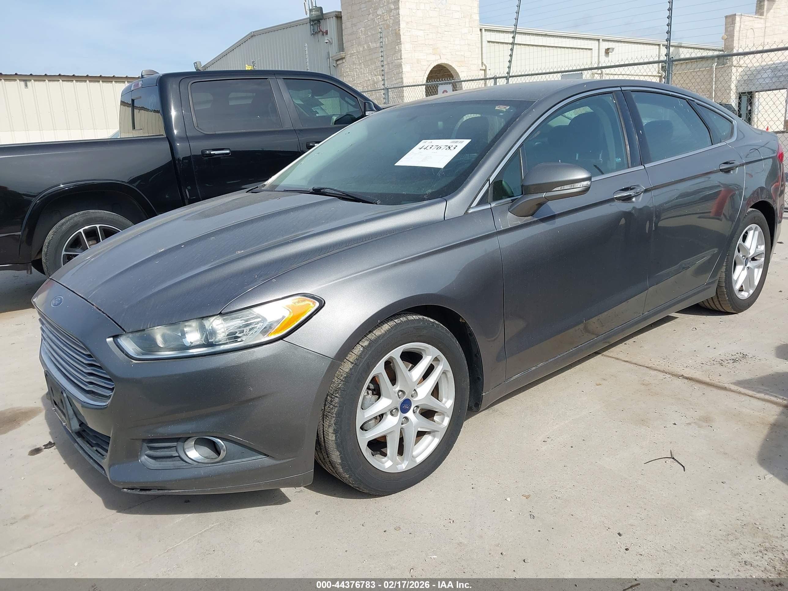 FORD FUSION image 2