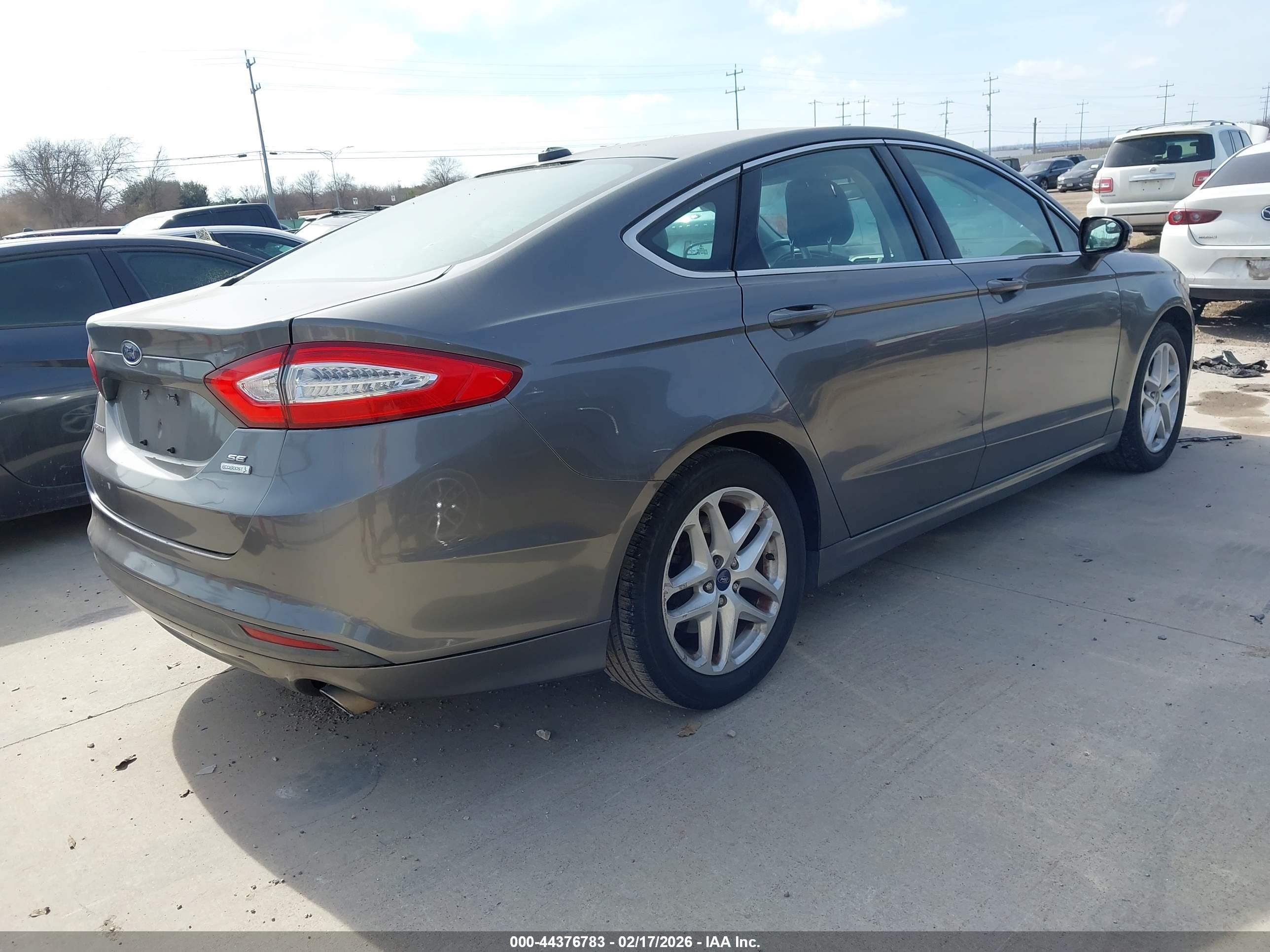 FORD FUSION image 4