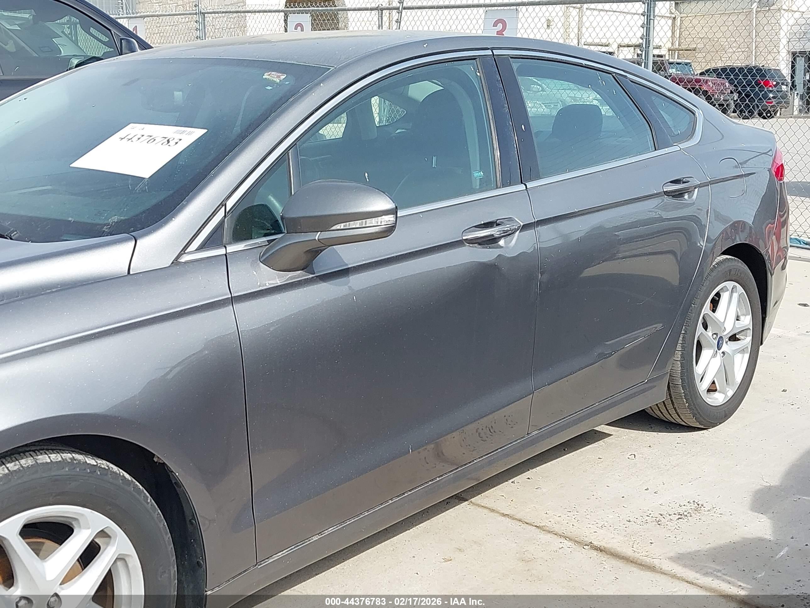 FORD FUSION image 6
