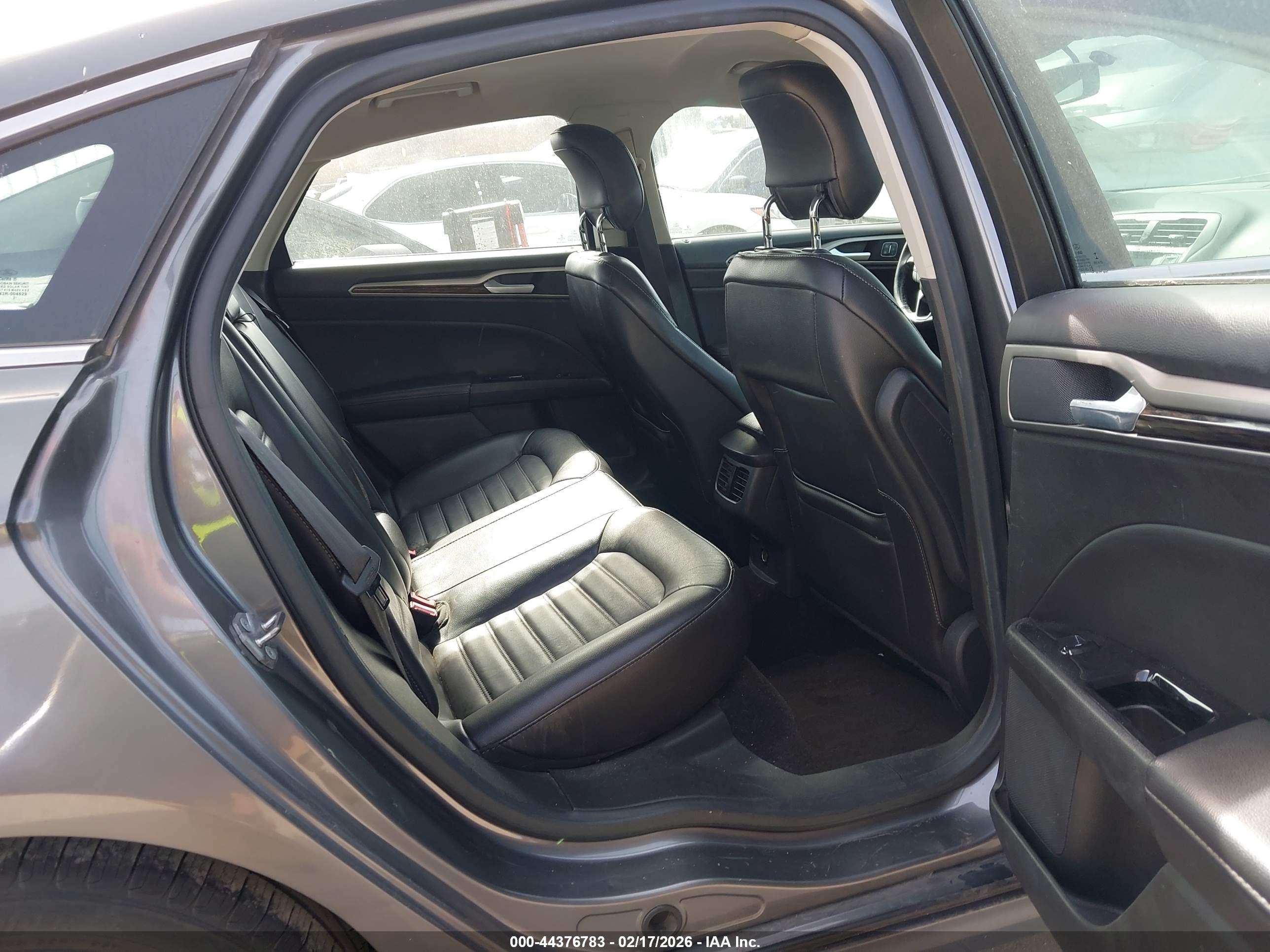 FORD FUSION image 8