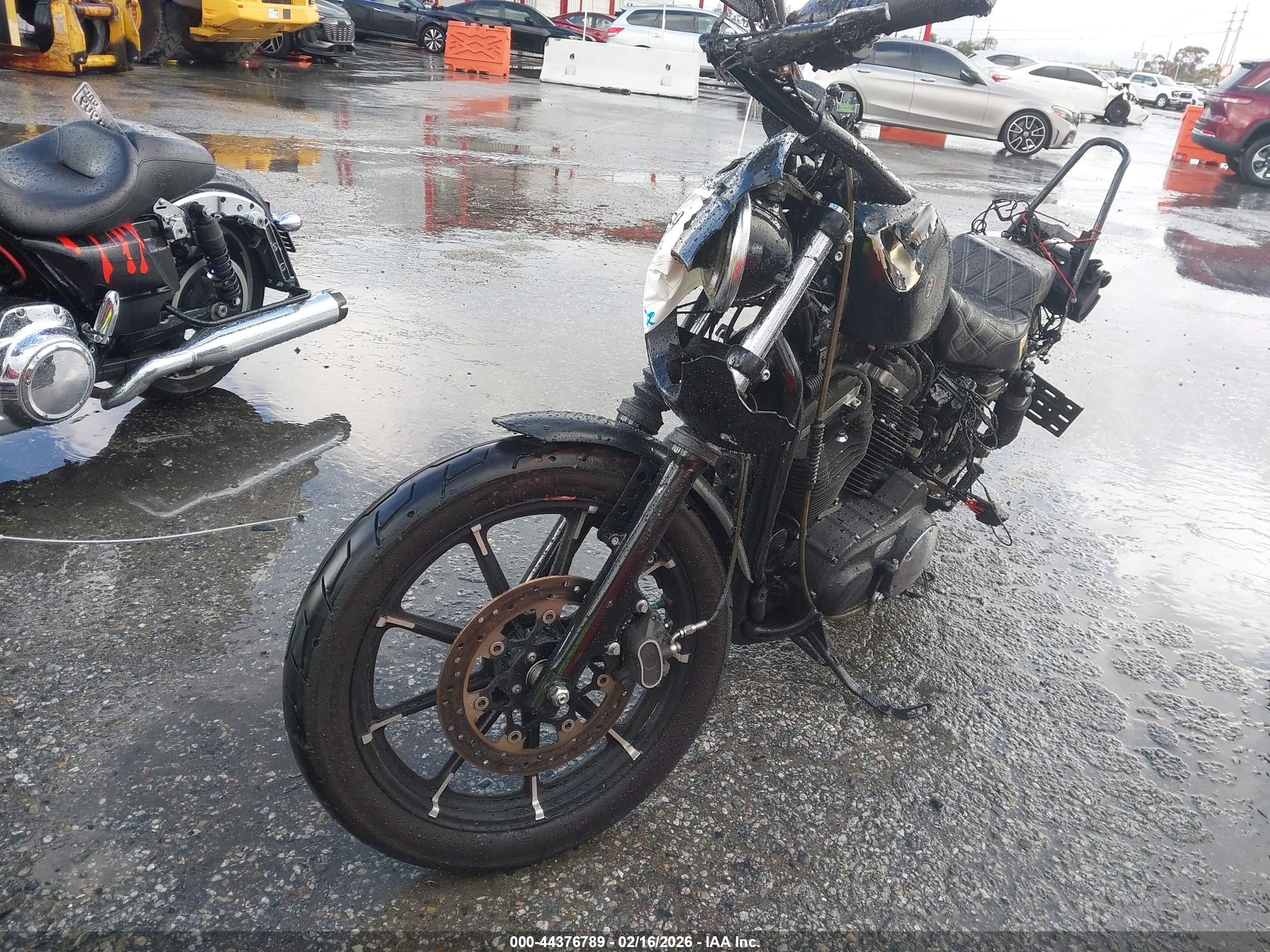 HARLEY-DAVIDSON XL883 image 2