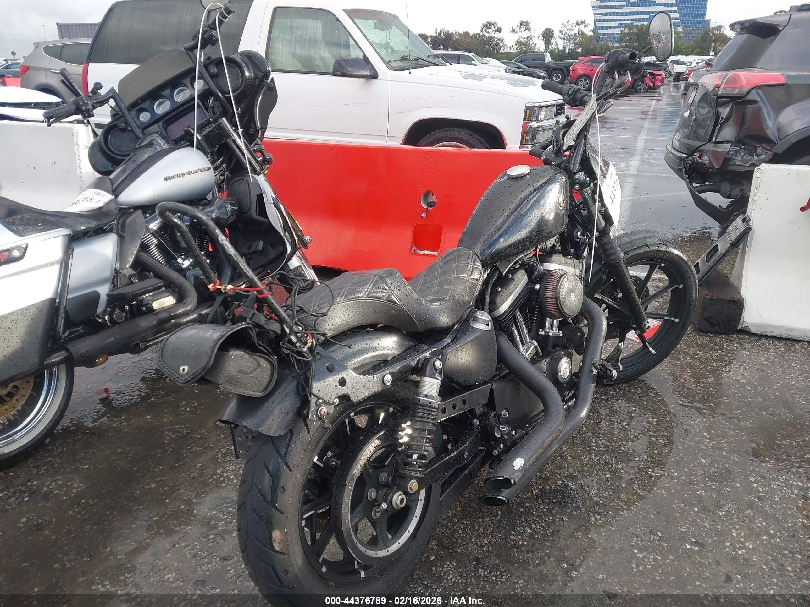HARLEY-DAVIDSON XL883 image 4
