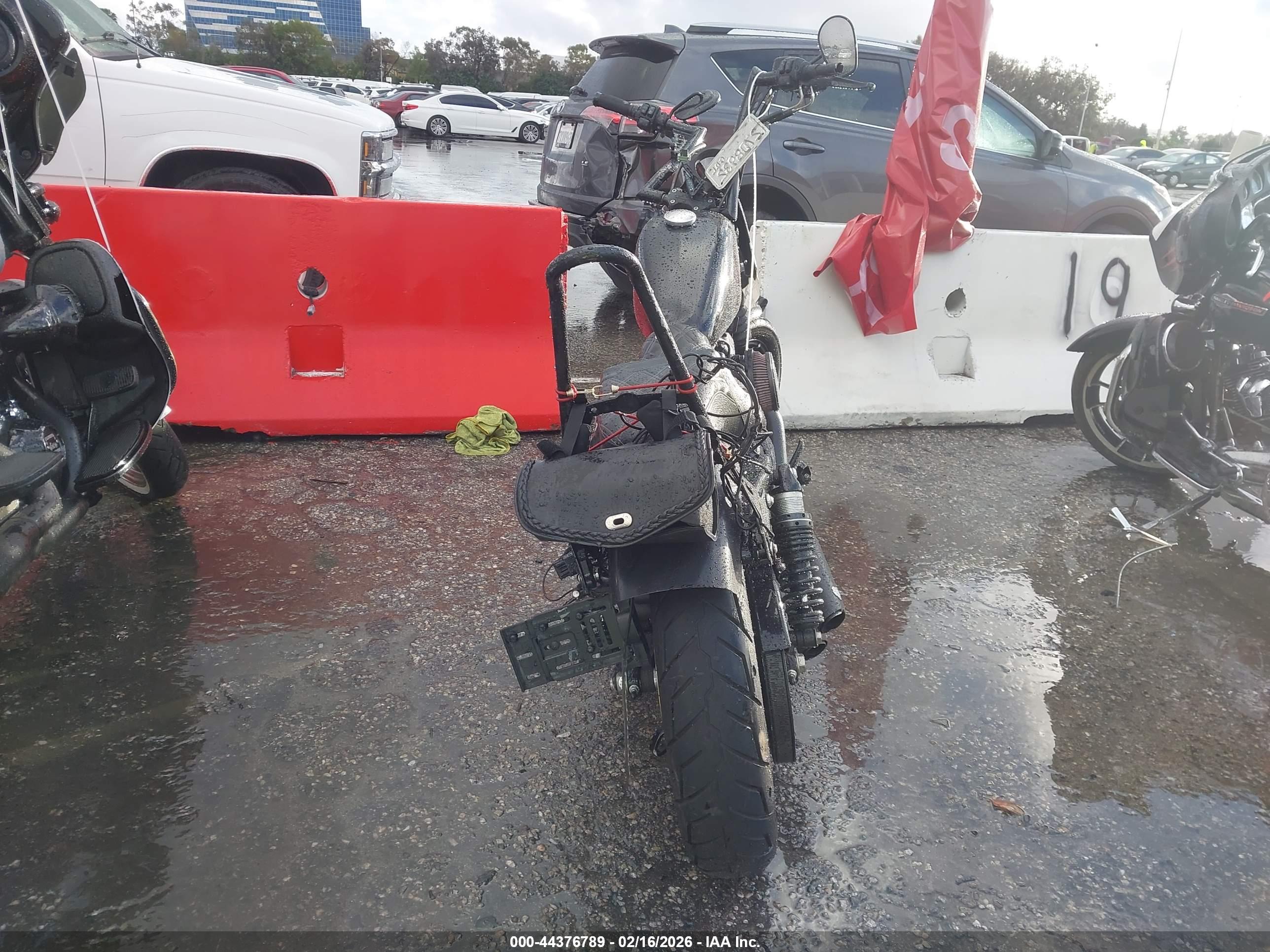 HARLEY-DAVIDSON XL883 image 6