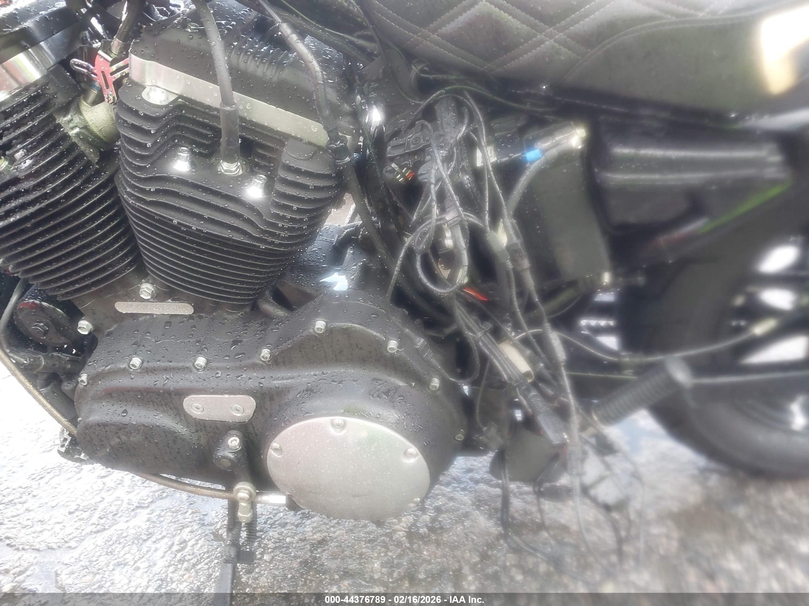 HARLEY-DAVIDSON XL883 image 9
