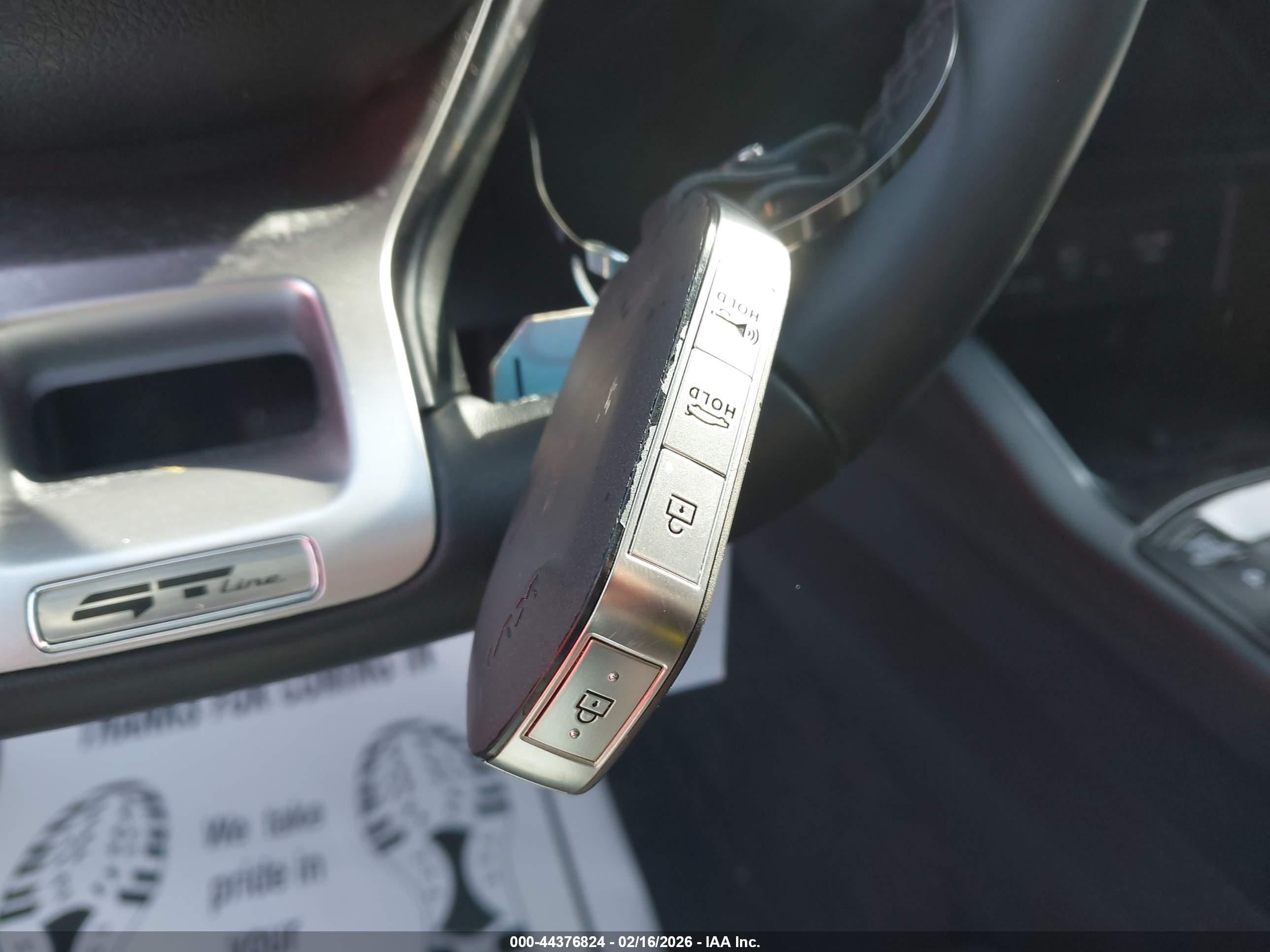 KIA K5 image 11