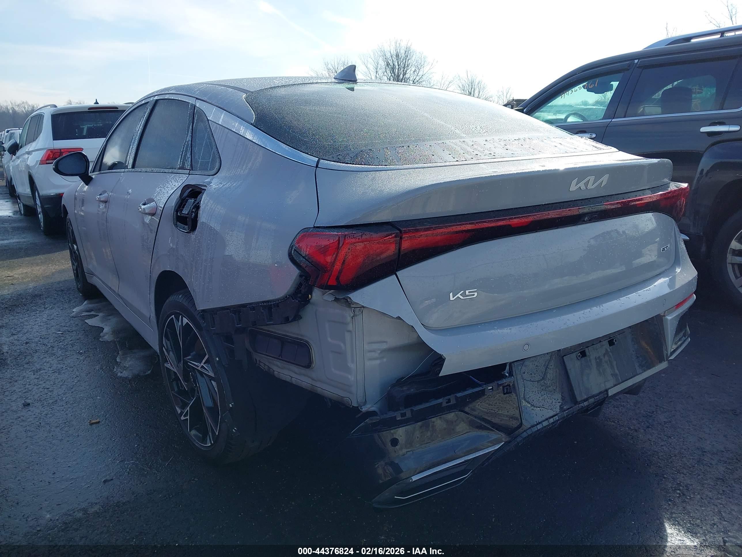 KIA K5 image 3