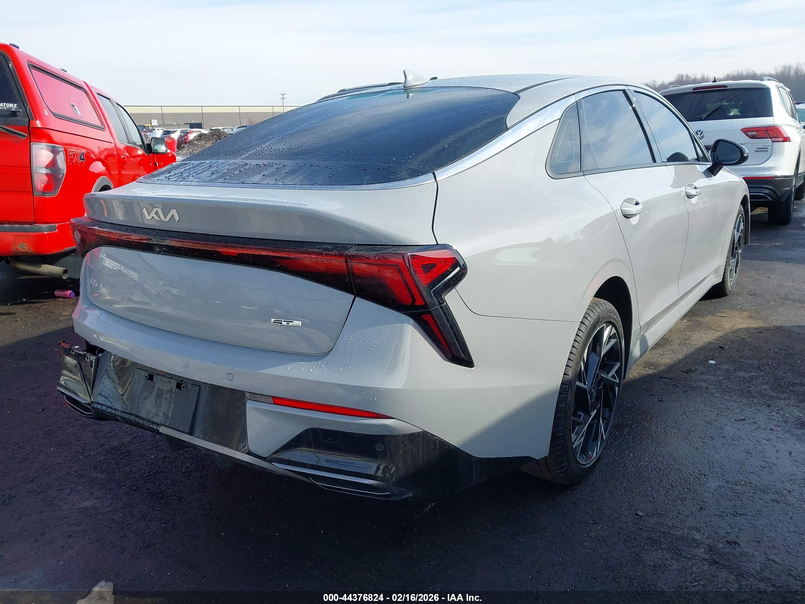 KIA K5 image 4