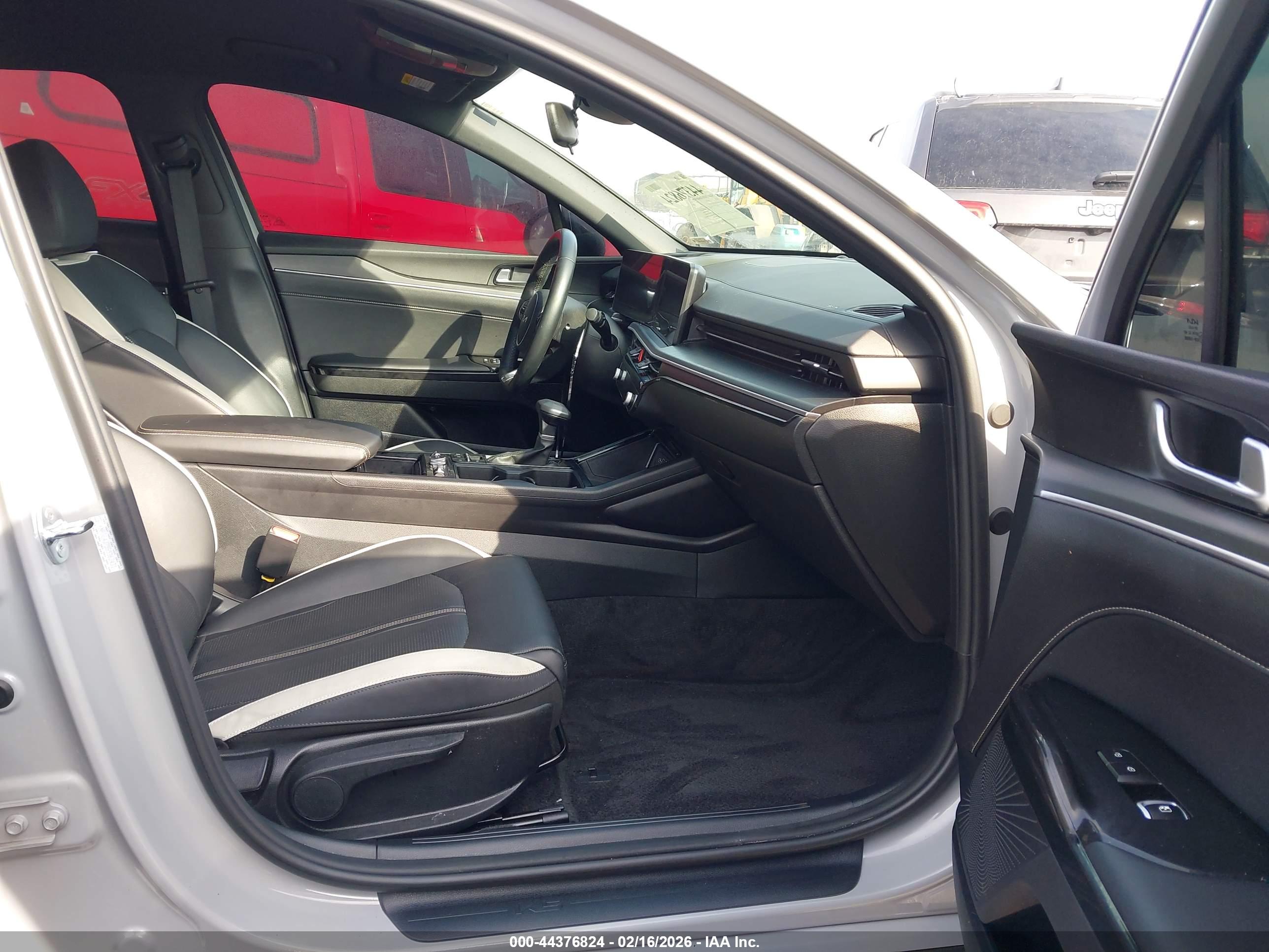 KIA K5 image 5