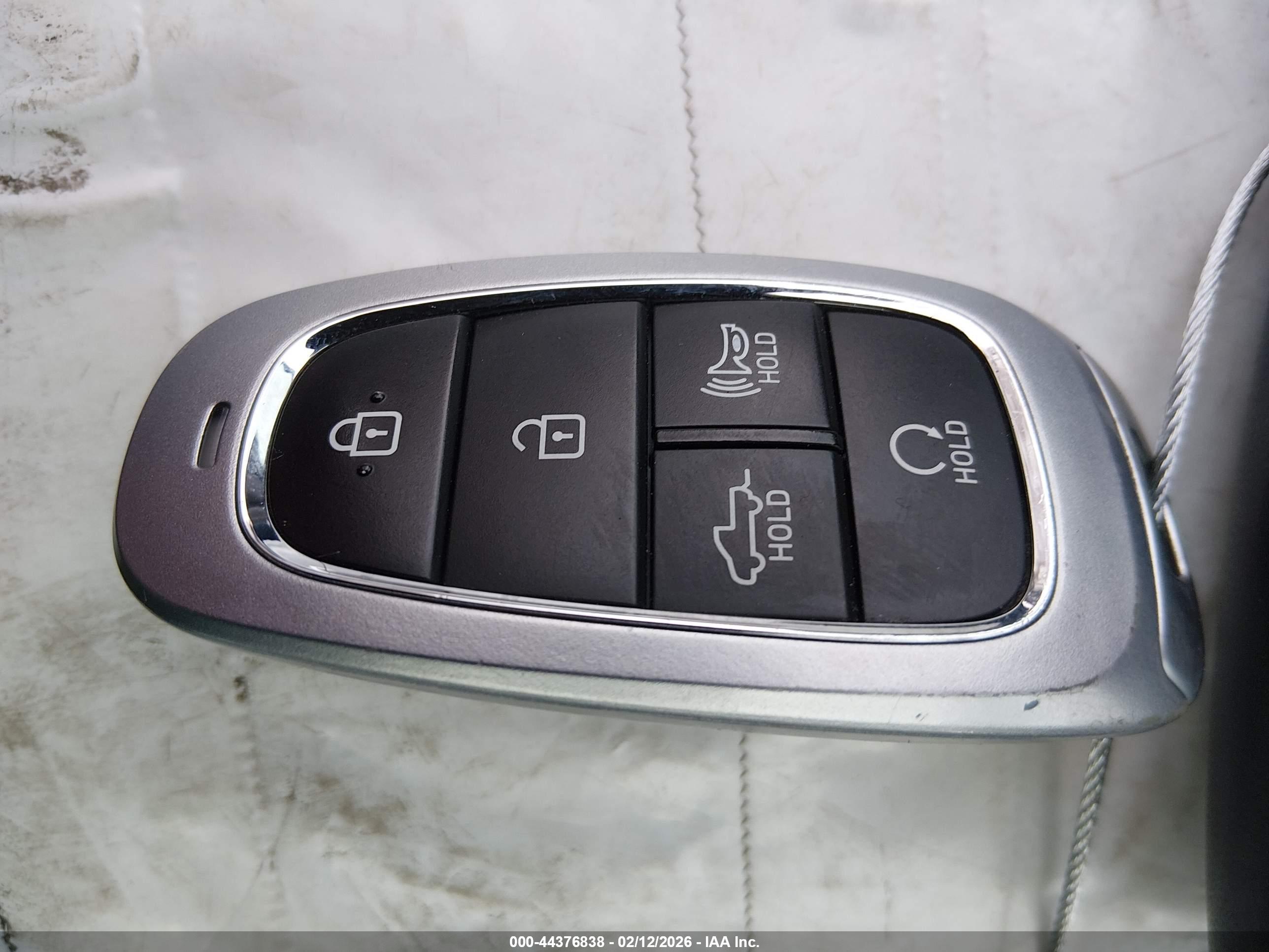 HYUNDAI SANTA image 11