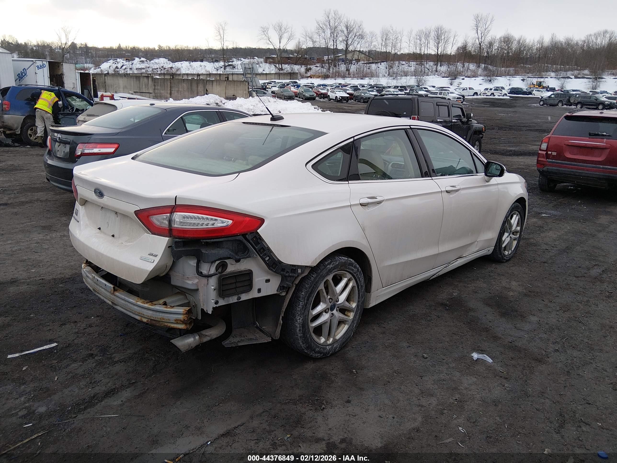 FORD FUSION image 4