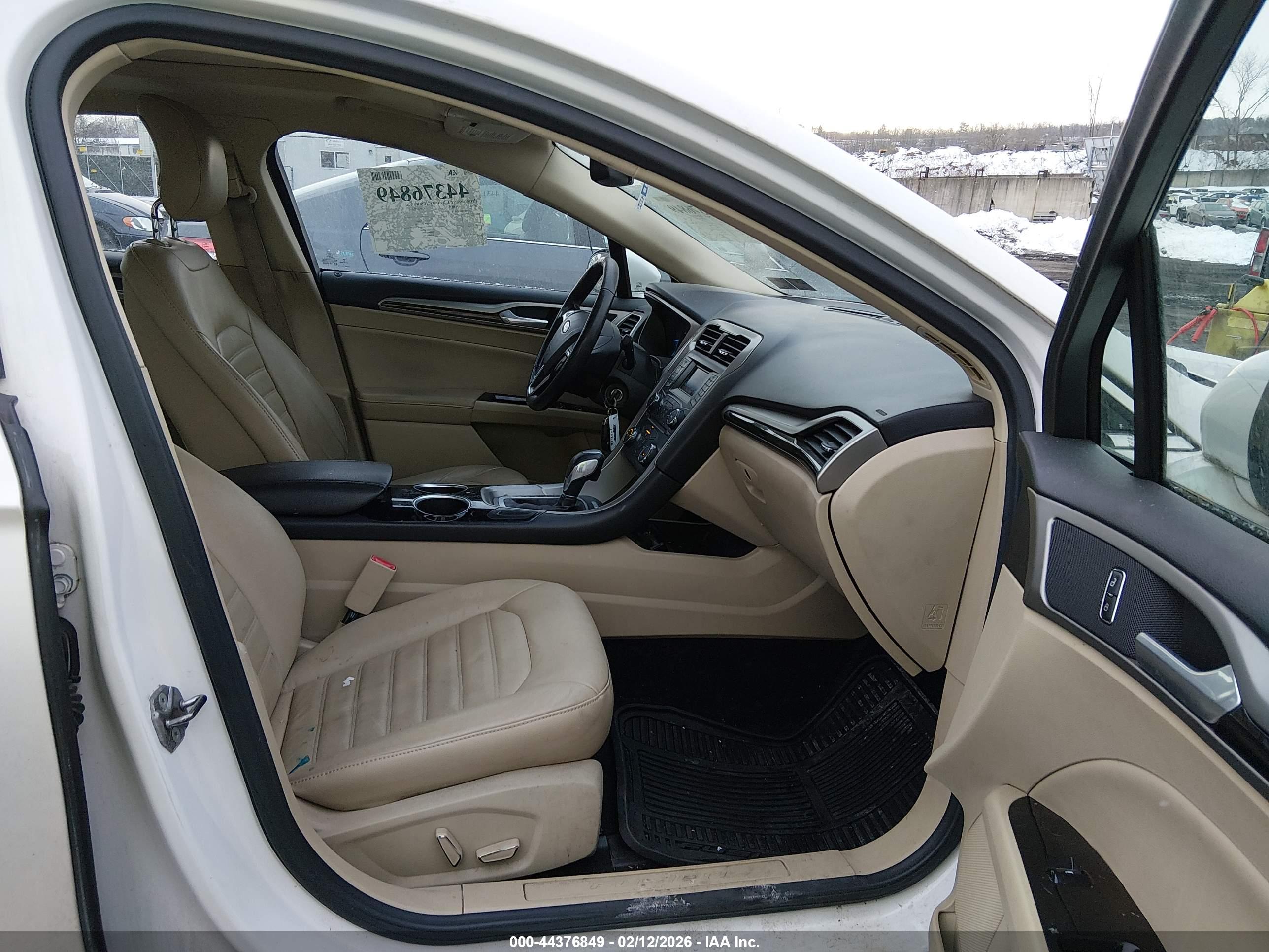 FORD FUSION image 5