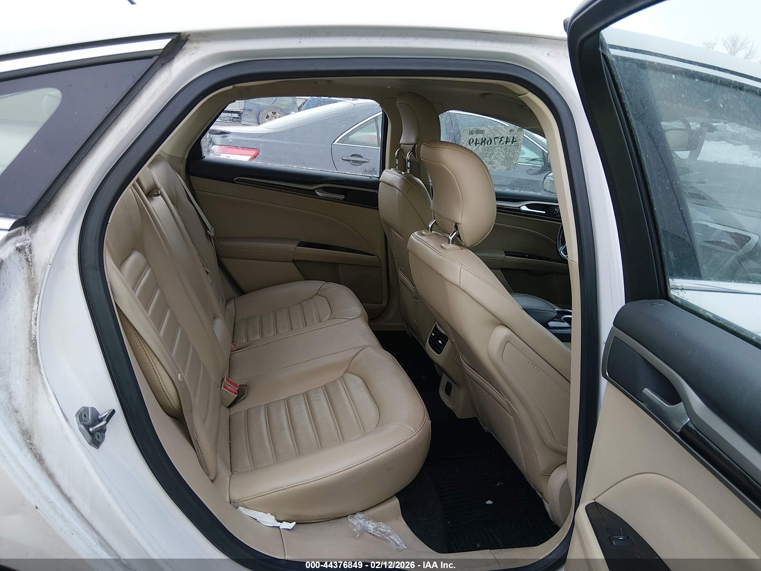 FORD FUSION image 8