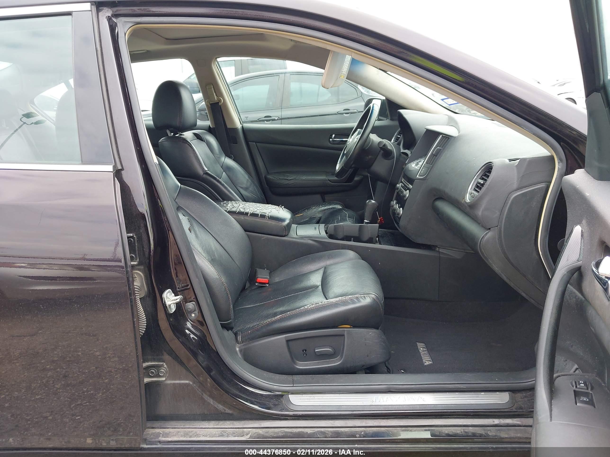 NISSAN MAXIMA image 5