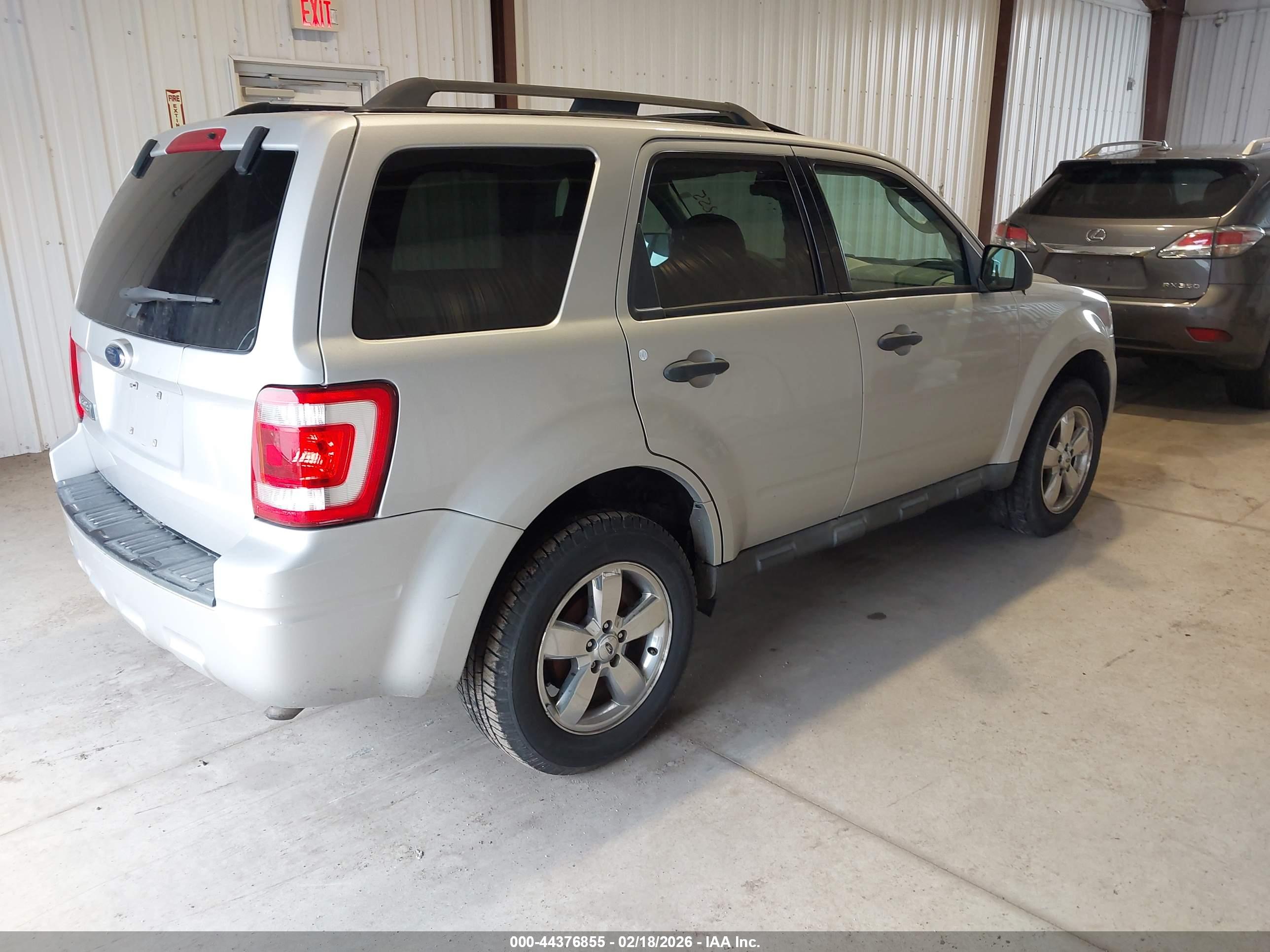 FORD ESCAPE image 4