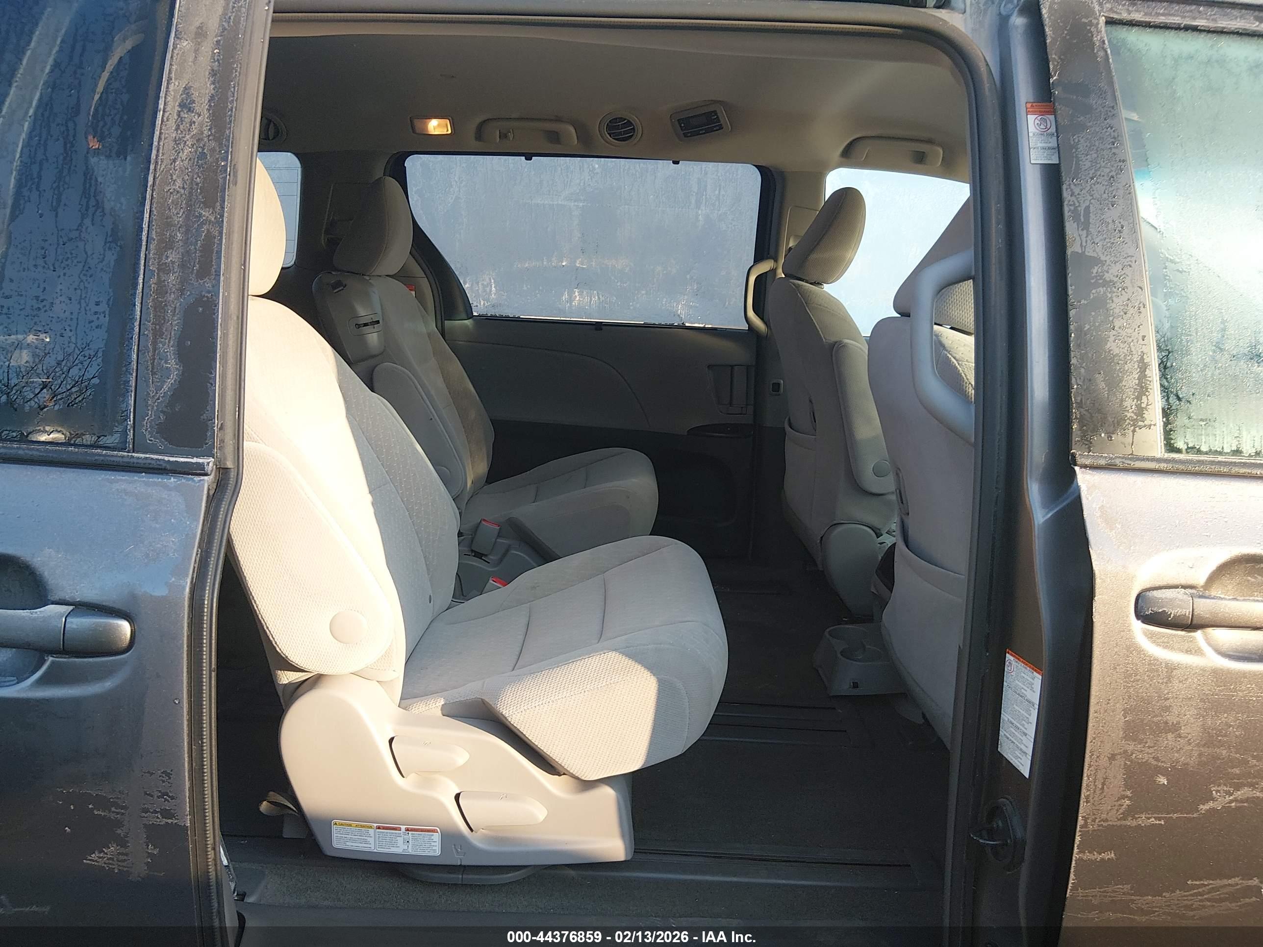 TOYOTA SIENNA image 8