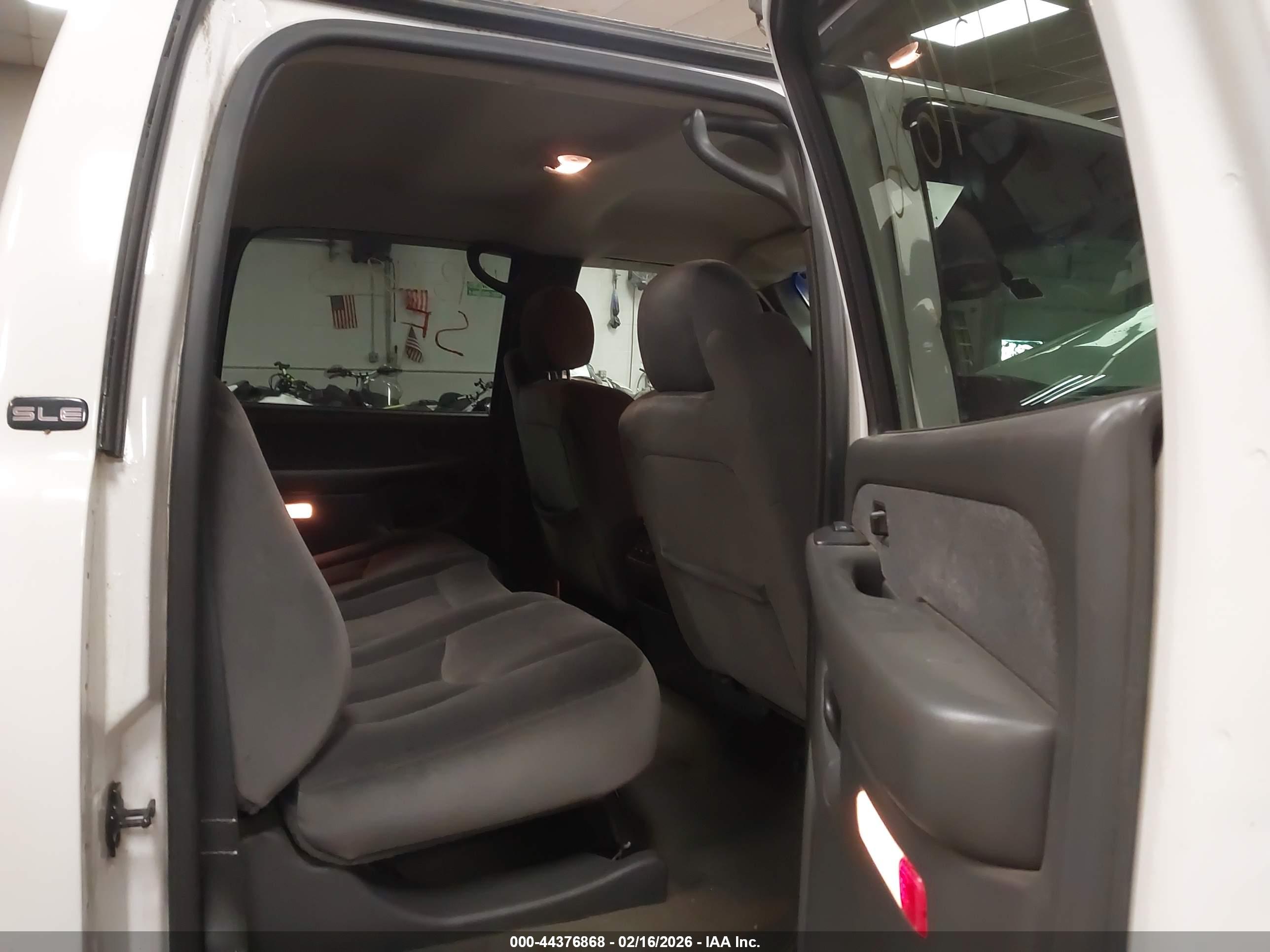 GMC SIERRA image 8