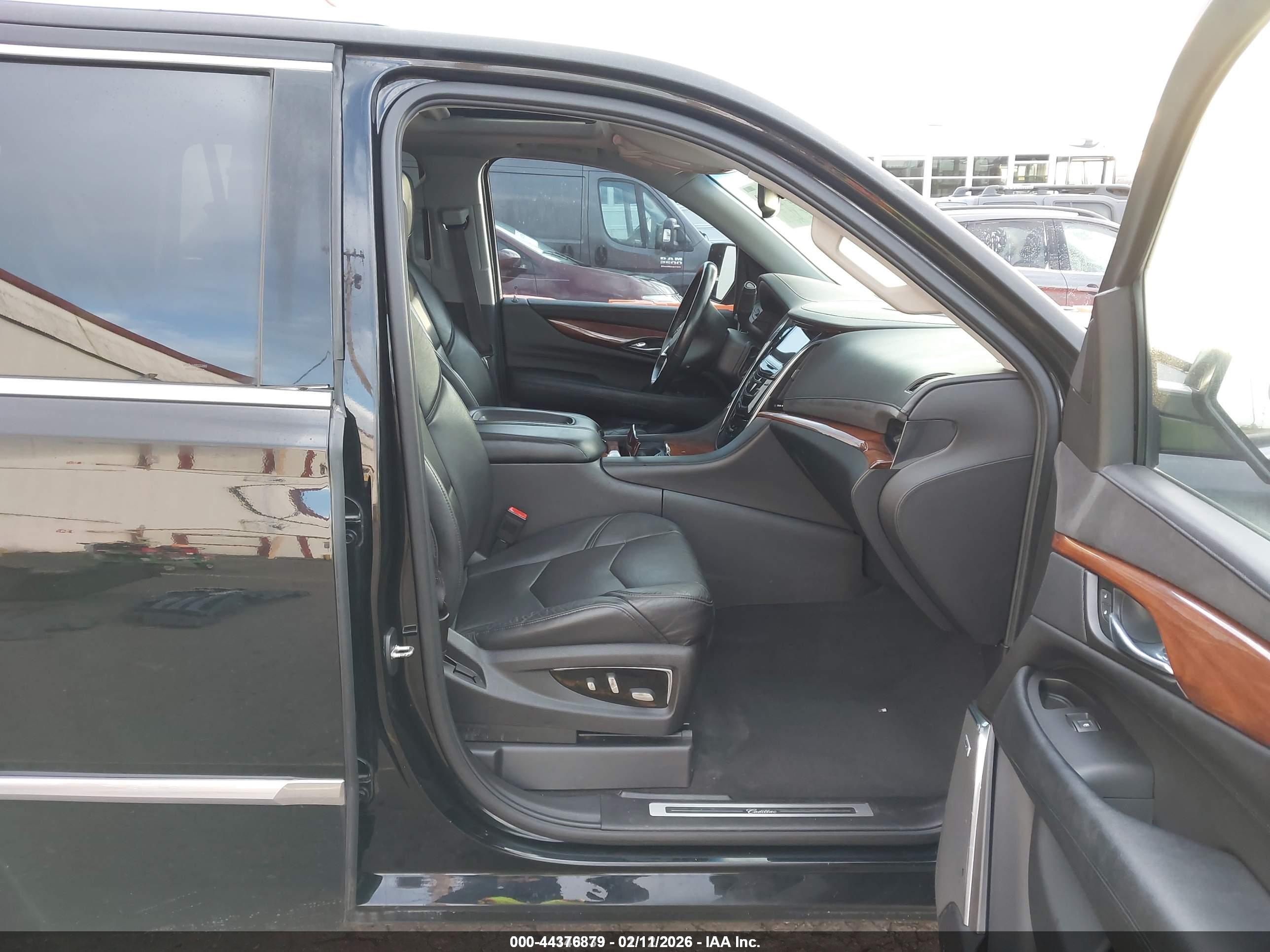 CADILLAC ESCALADE image 5