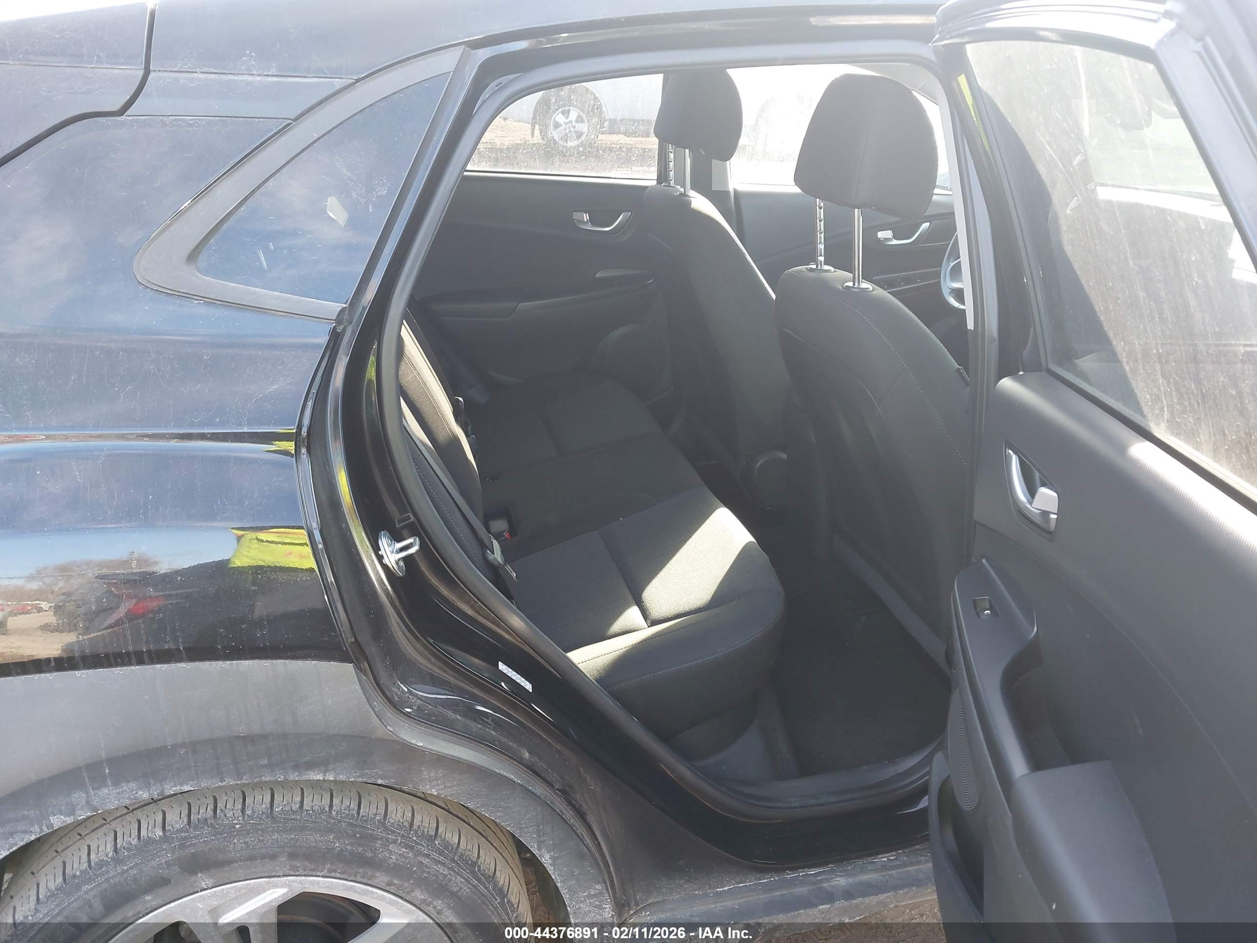 HYUNDAI KONA image 8