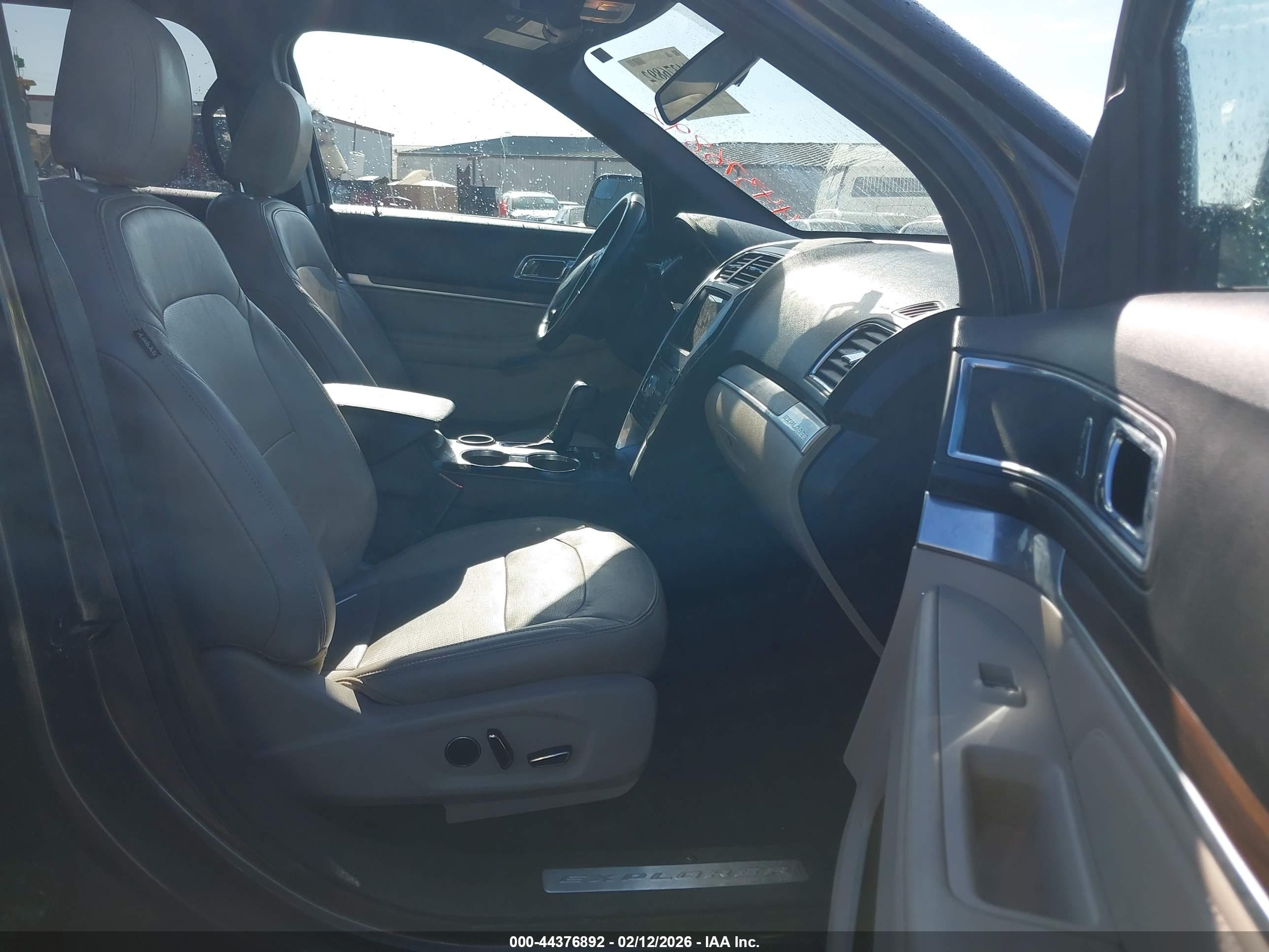 FORD EXPLORER image 5
