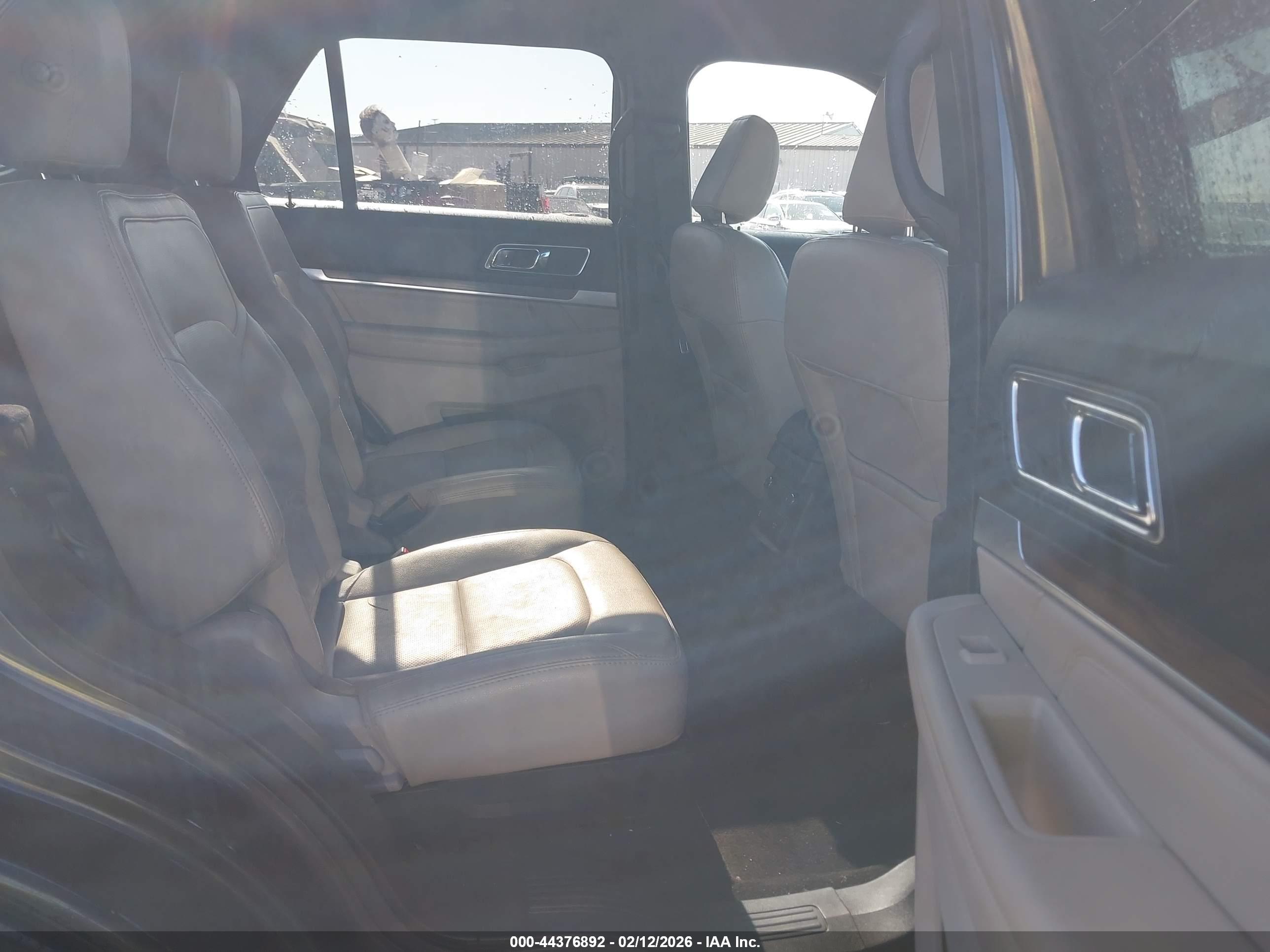 FORD EXPLORER image 8