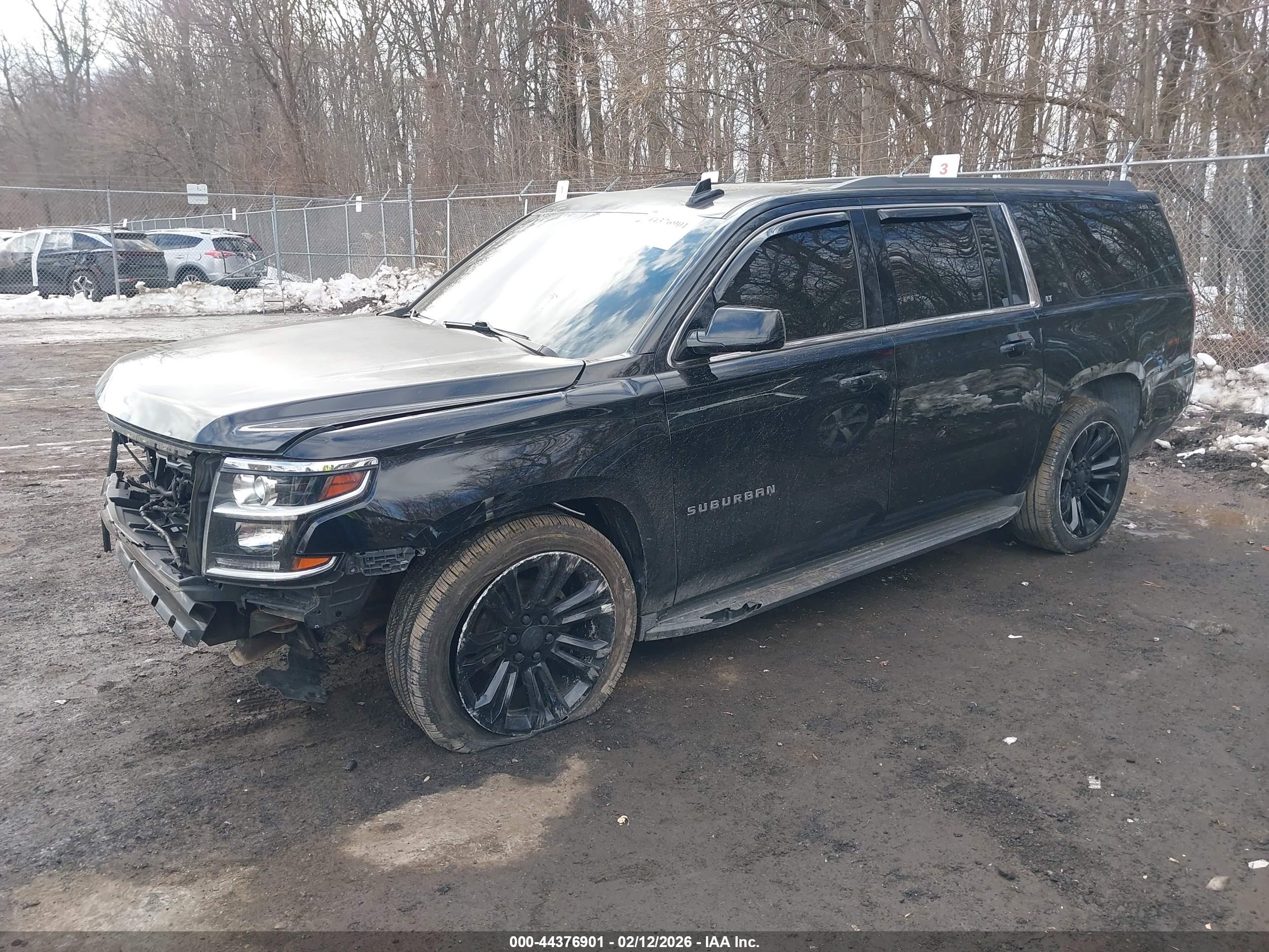 CHEVROLET SUBURBAN image 2