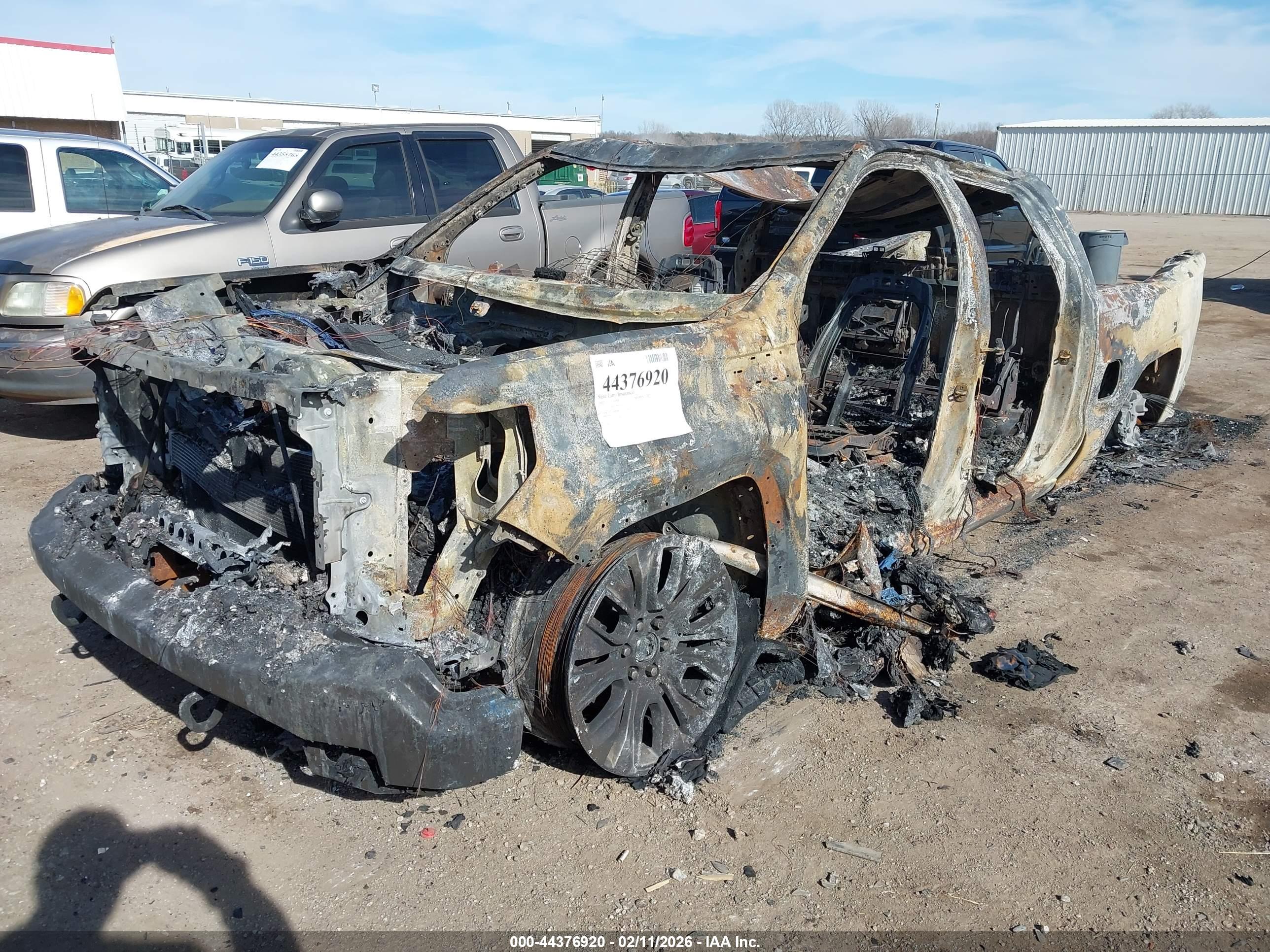 GMC SIERRA image 2