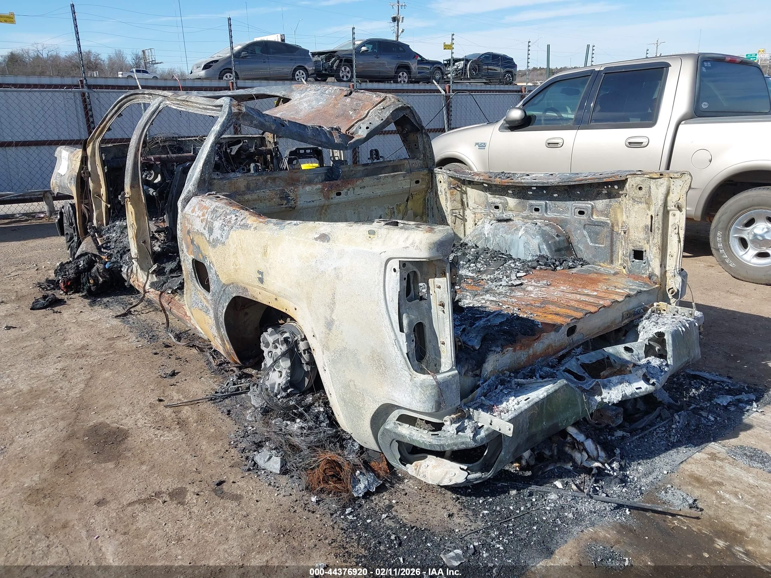 GMC SIERRA image 3