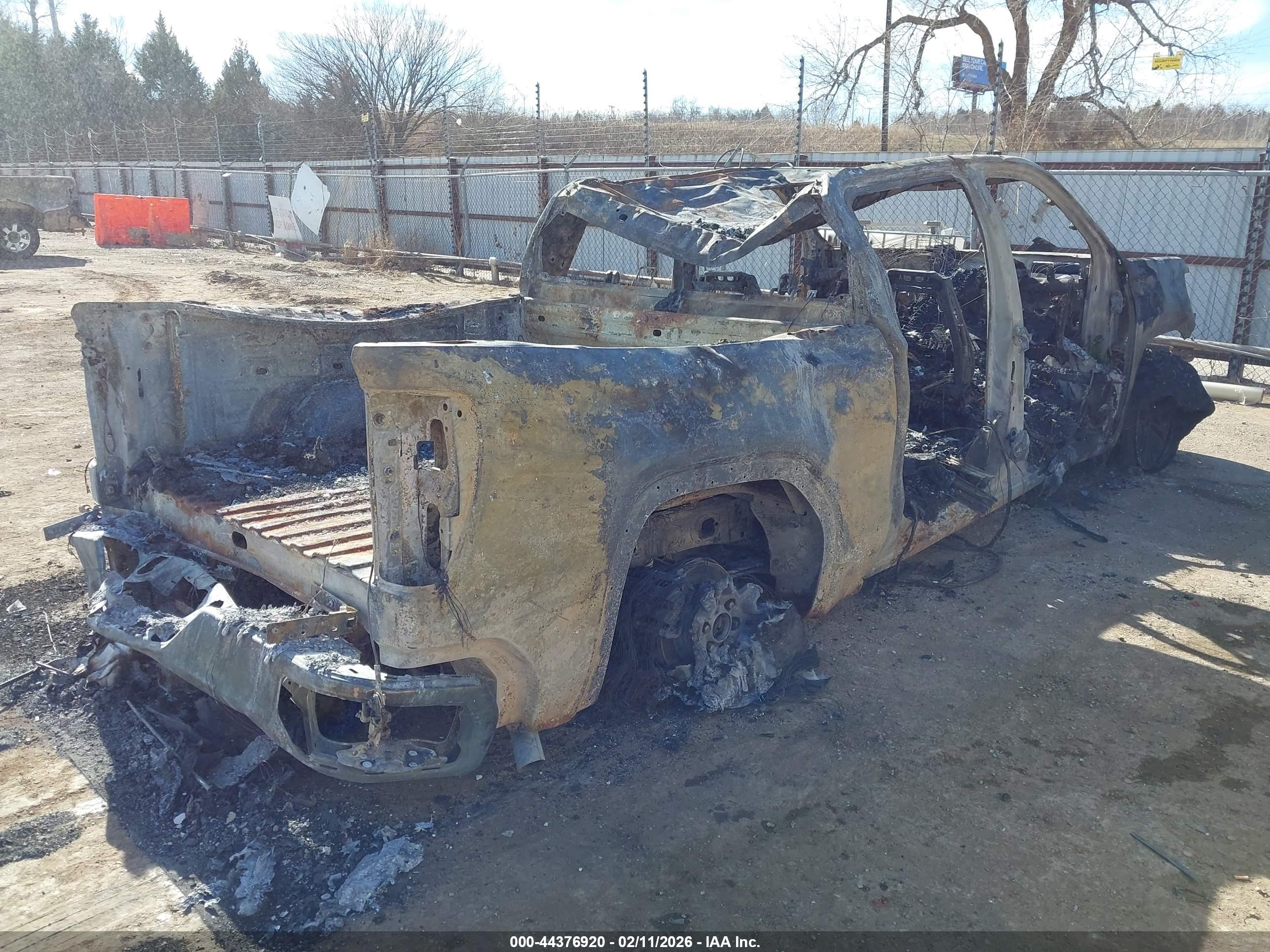 GMC SIERRA image 4