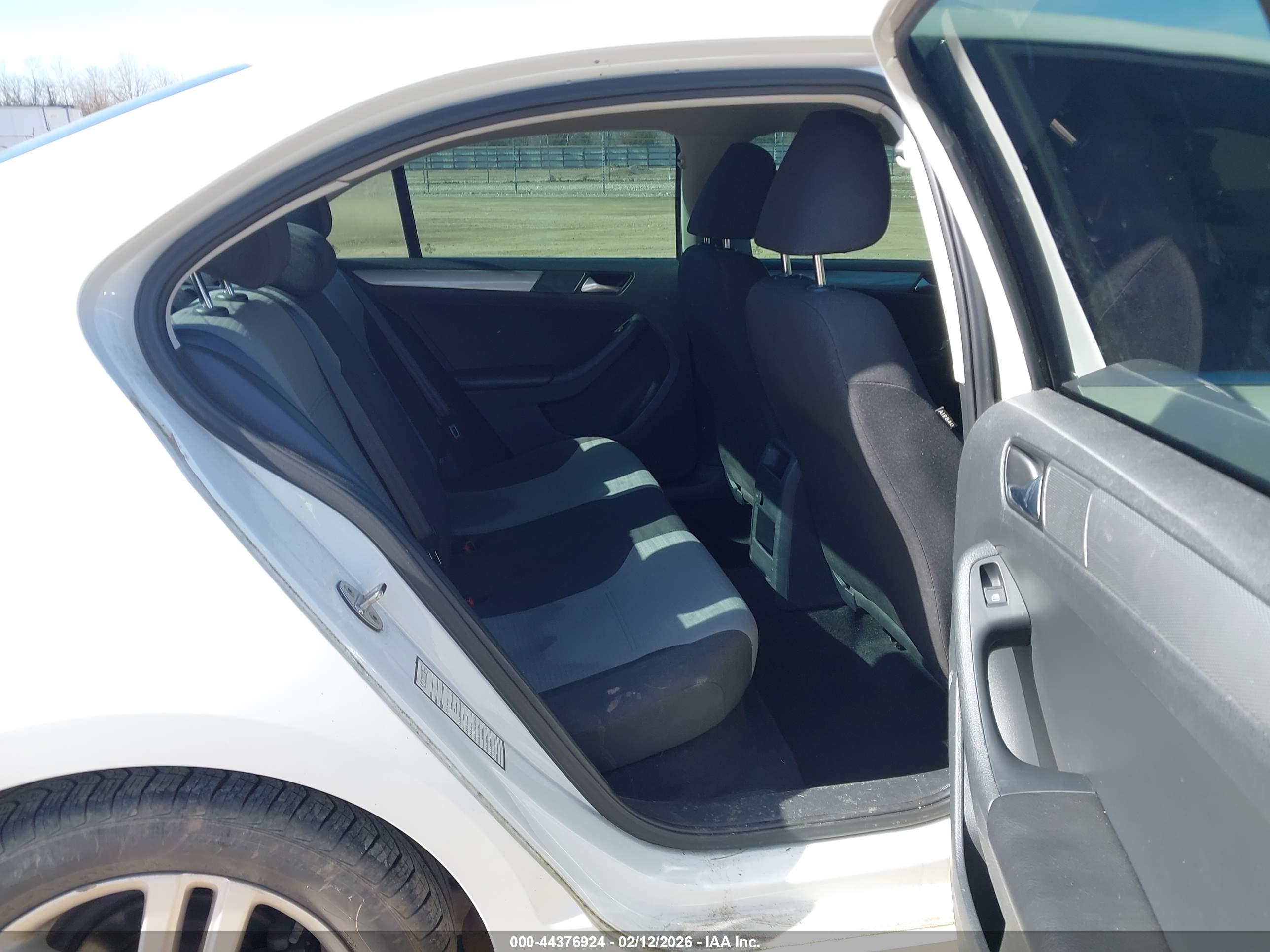 VOLKSWAGEN JETTA image 8