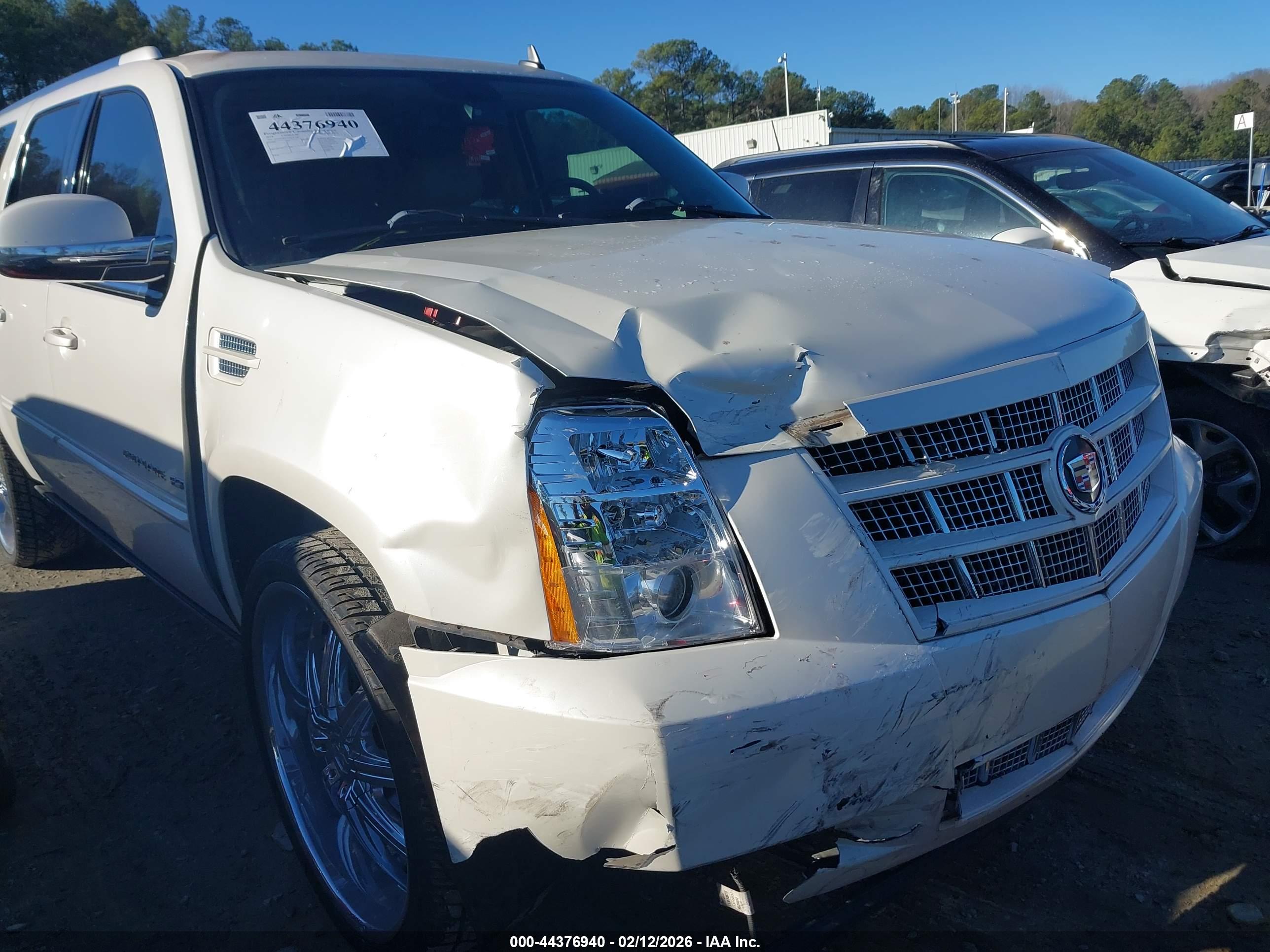 CADILLAC ESCALADE image 6