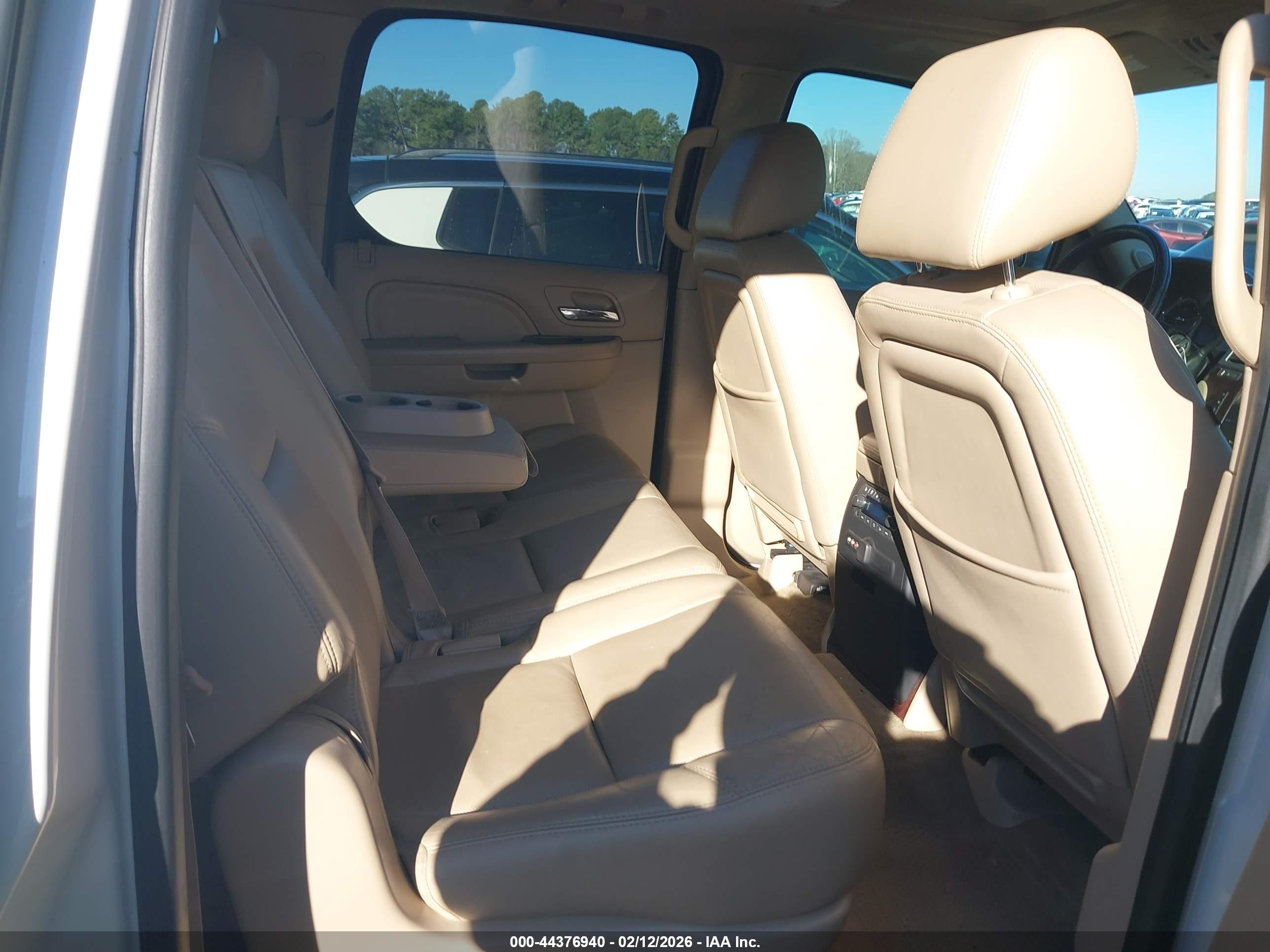 CADILLAC ESCALADE image 8
