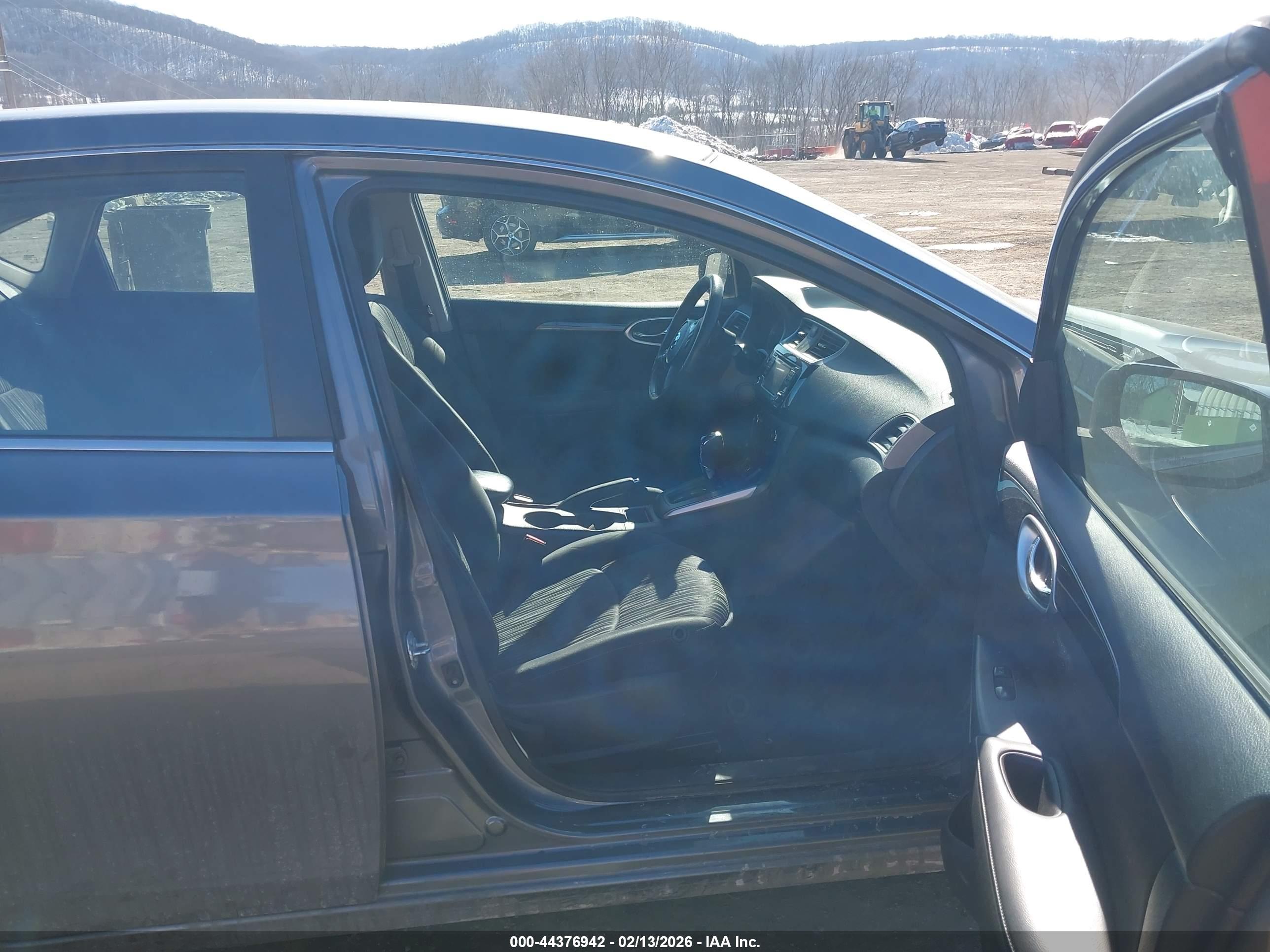 NISSAN SENTRA image 5
