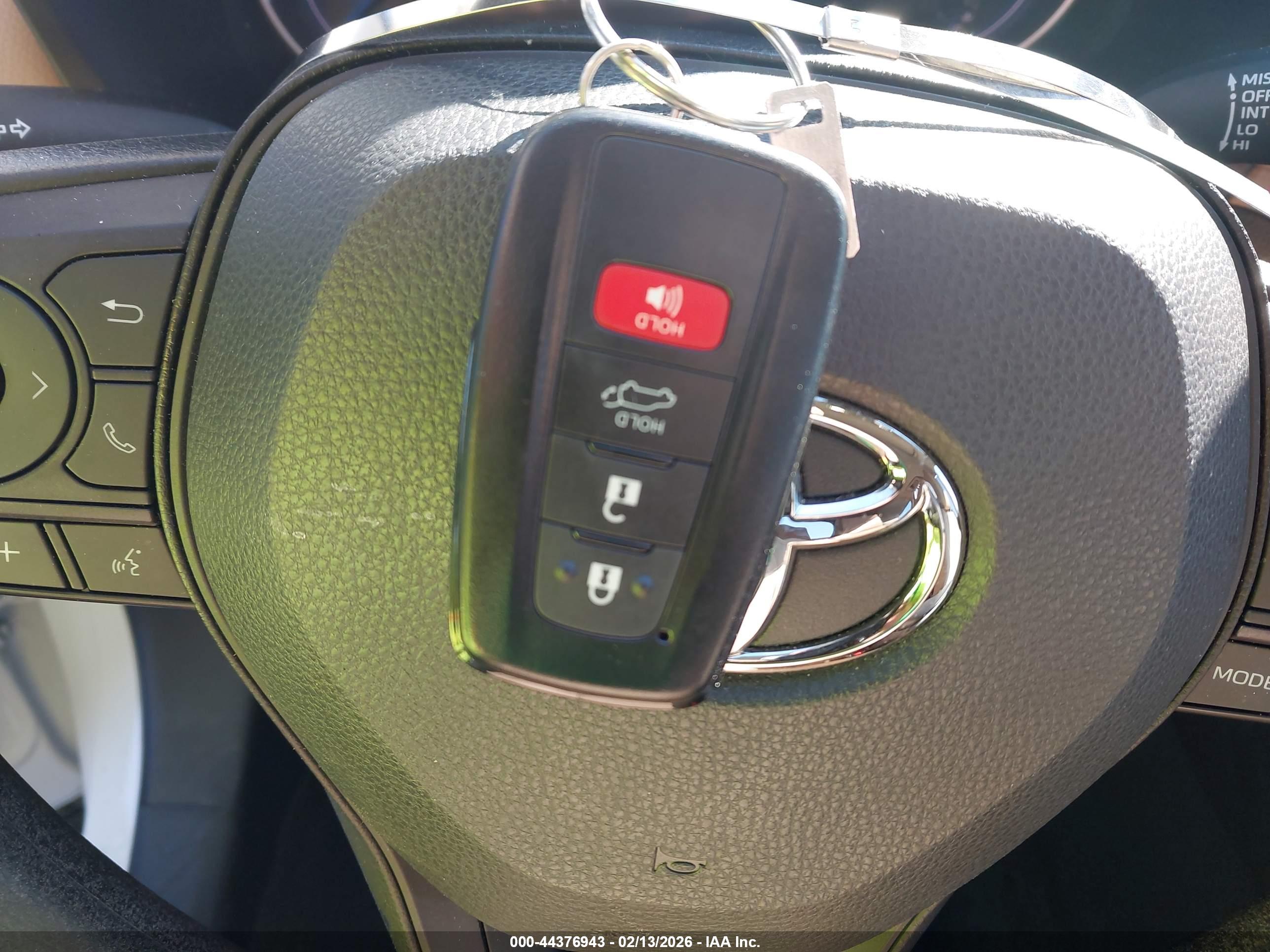 TOYOTA RAV4 image 11