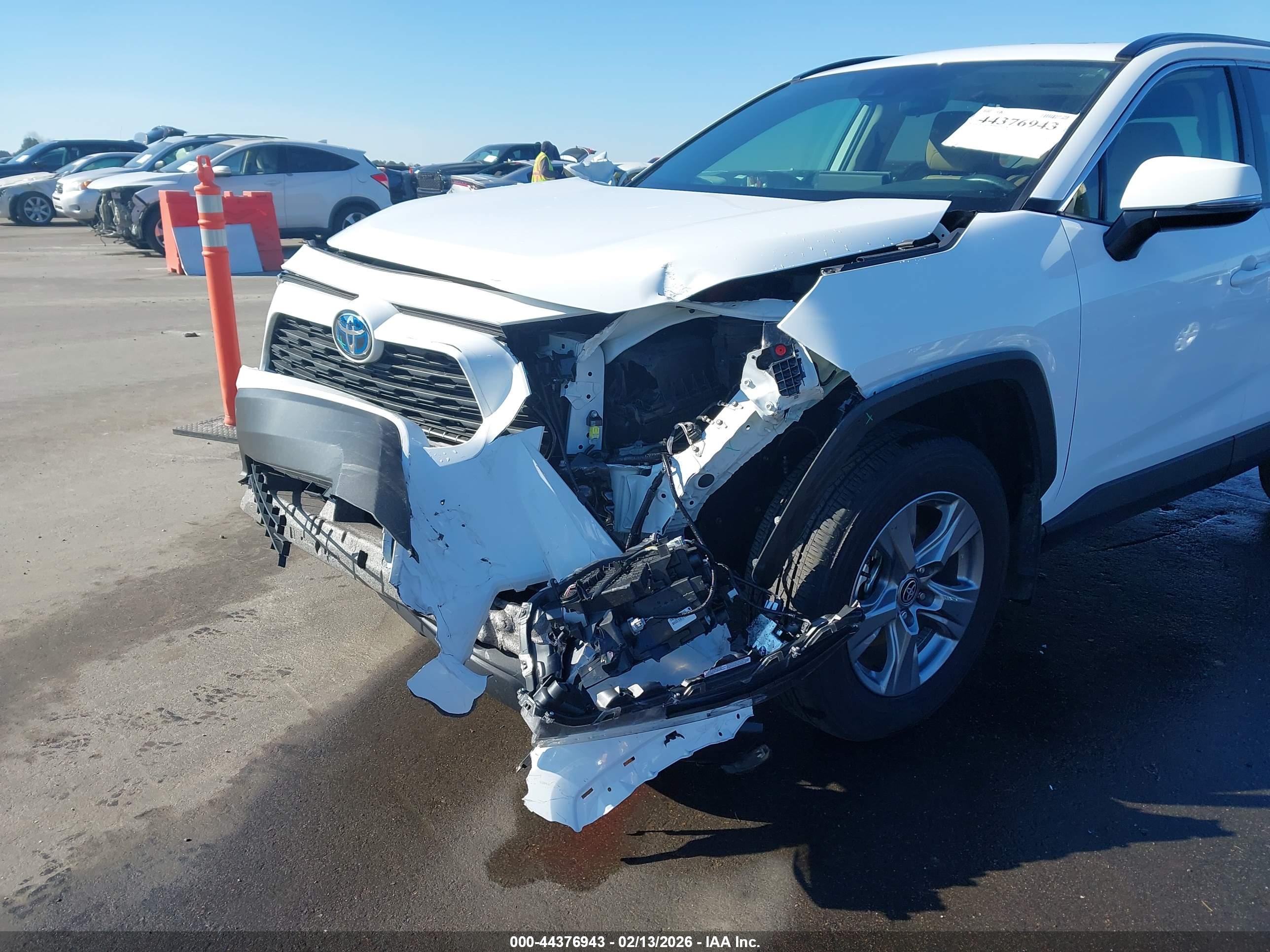 TOYOTA RAV4 image 6