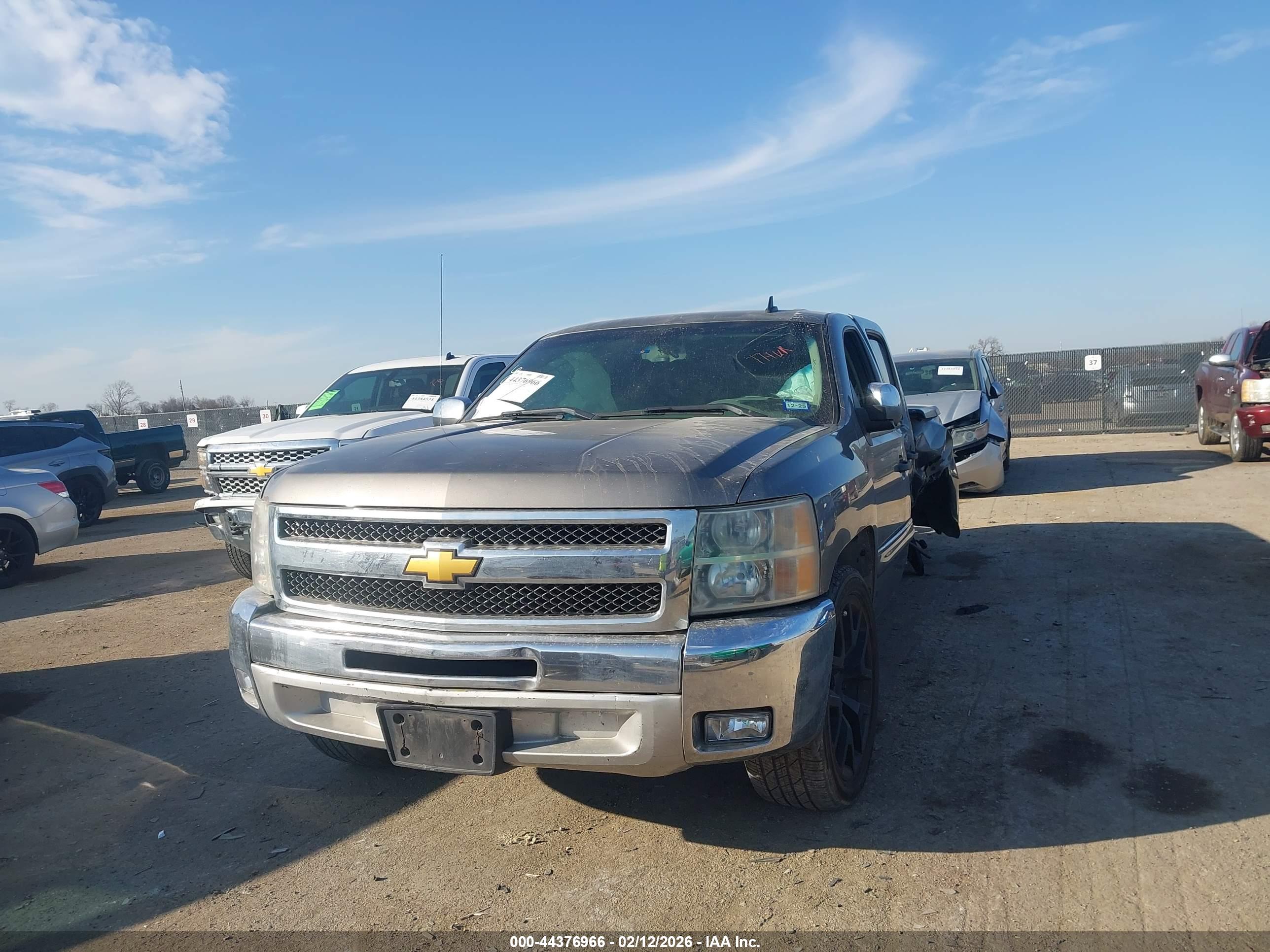 CHEVROLET SILVERADO image 2