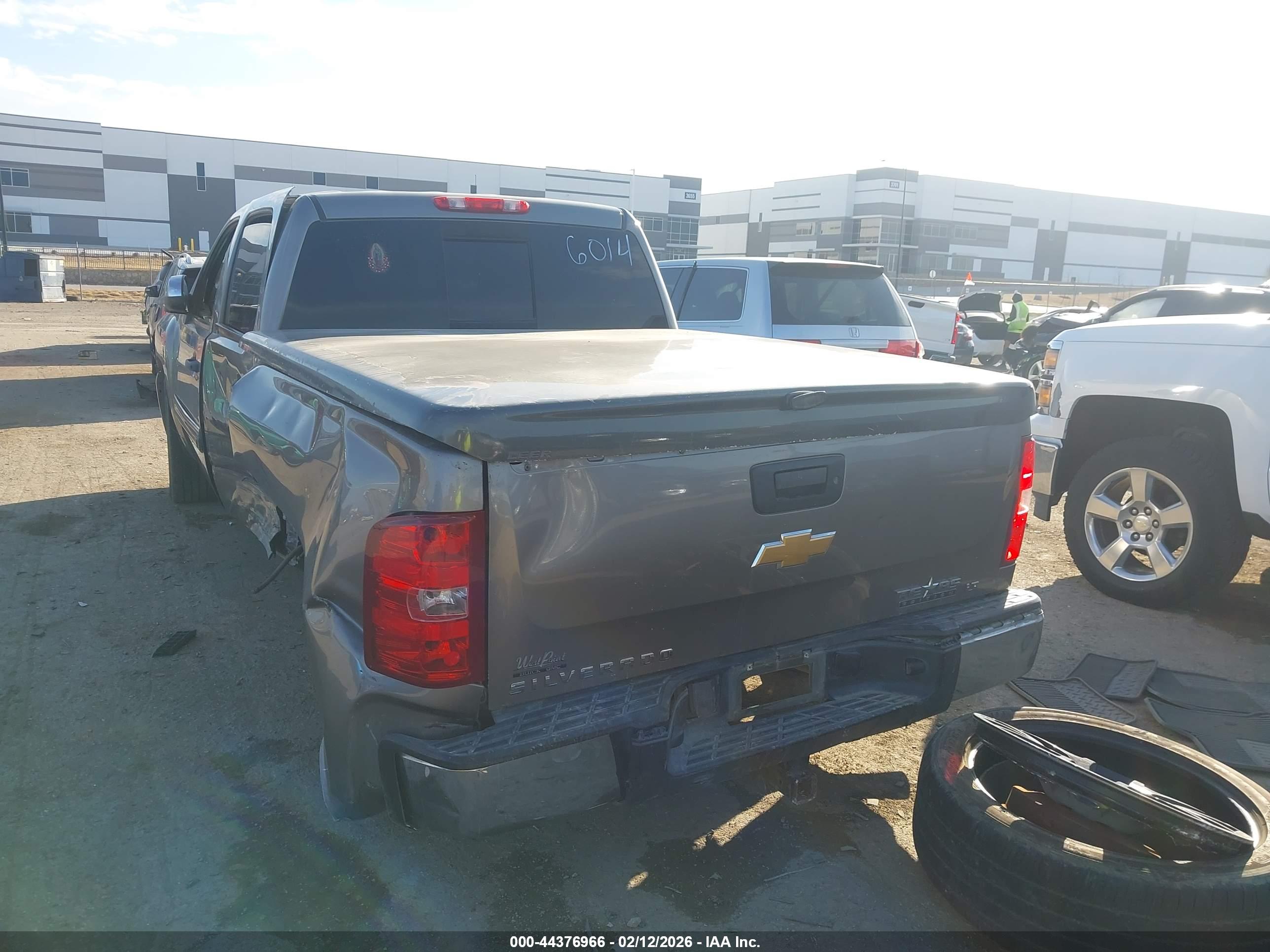 CHEVROLET SILVERADO image 3