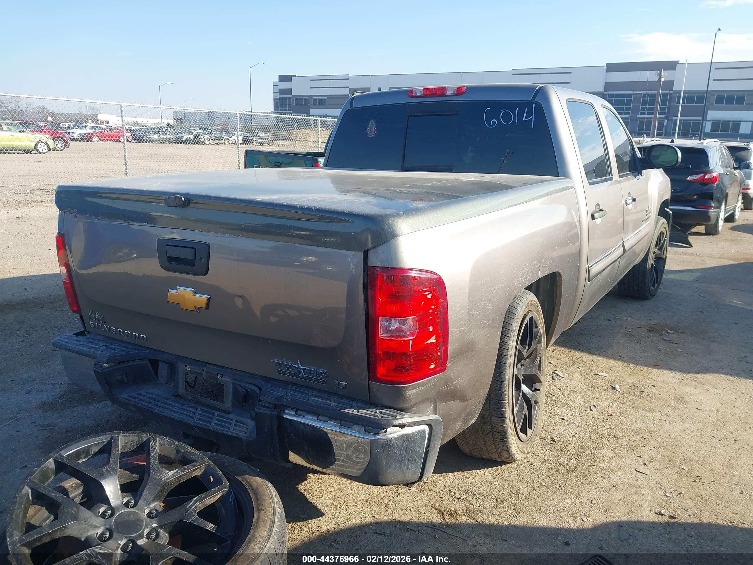 CHEVROLET SILVERADO image 4
