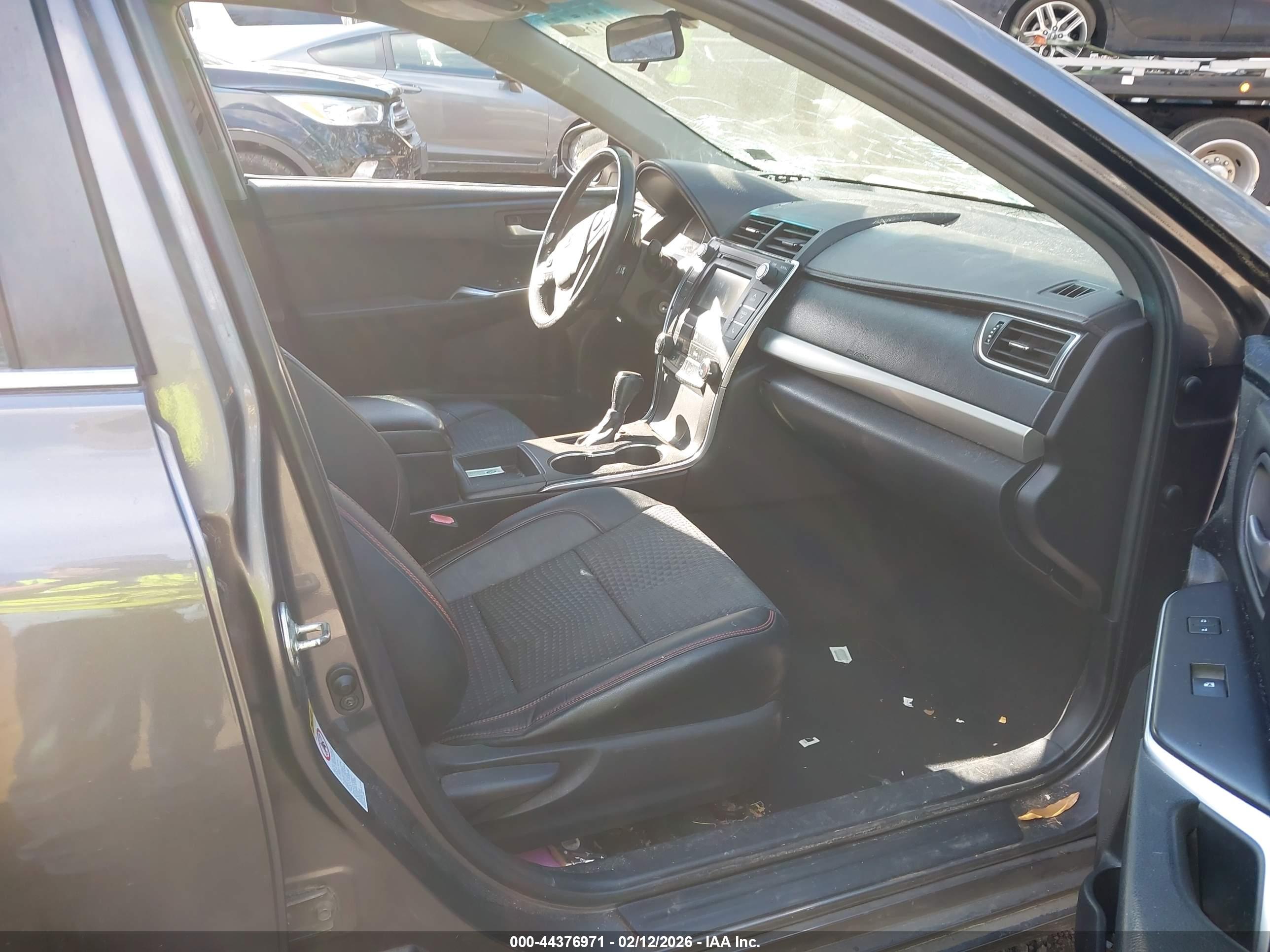TOYOTA CAMRY image 5
