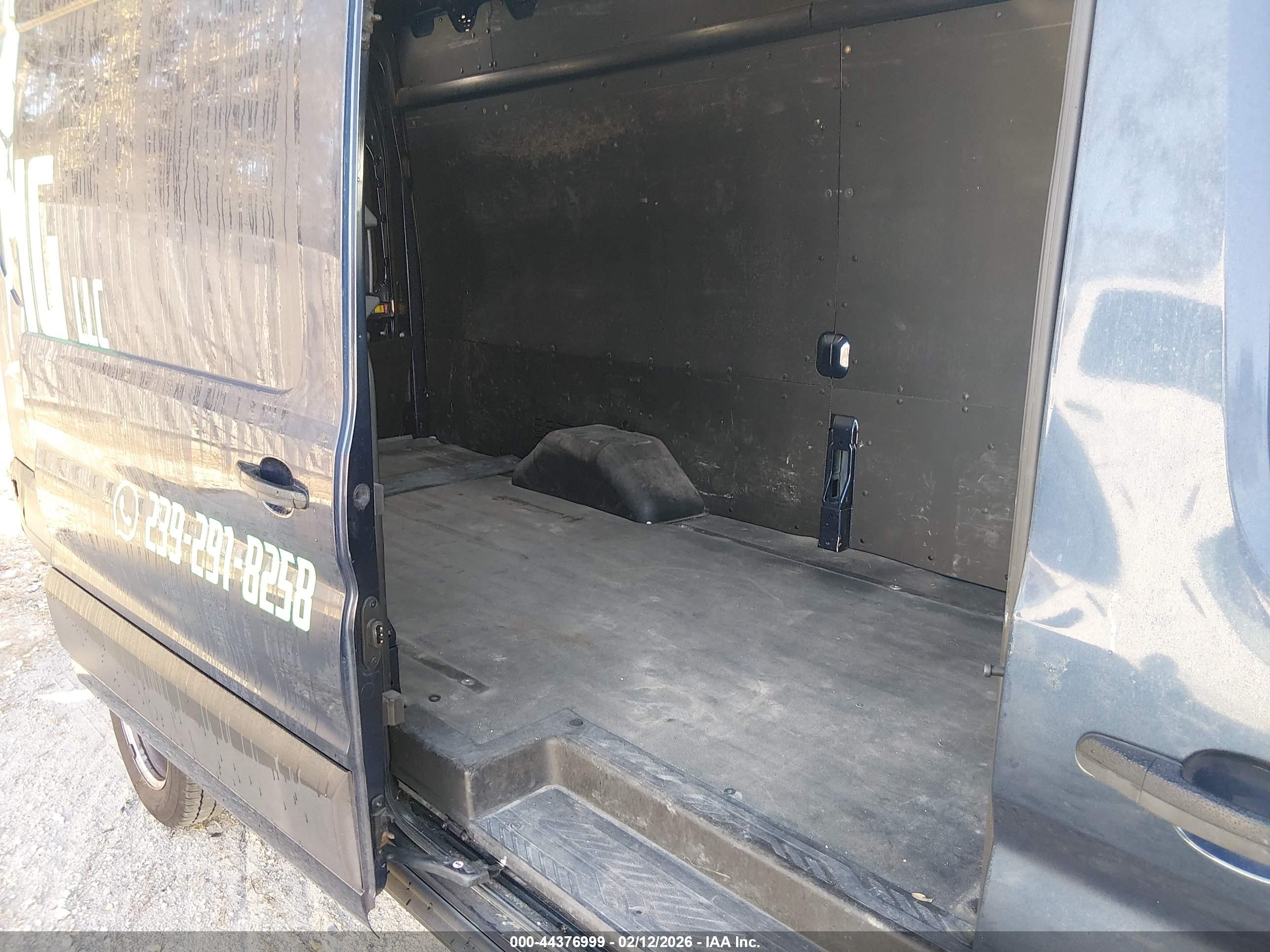 FORD TRANSIT-350 image 8