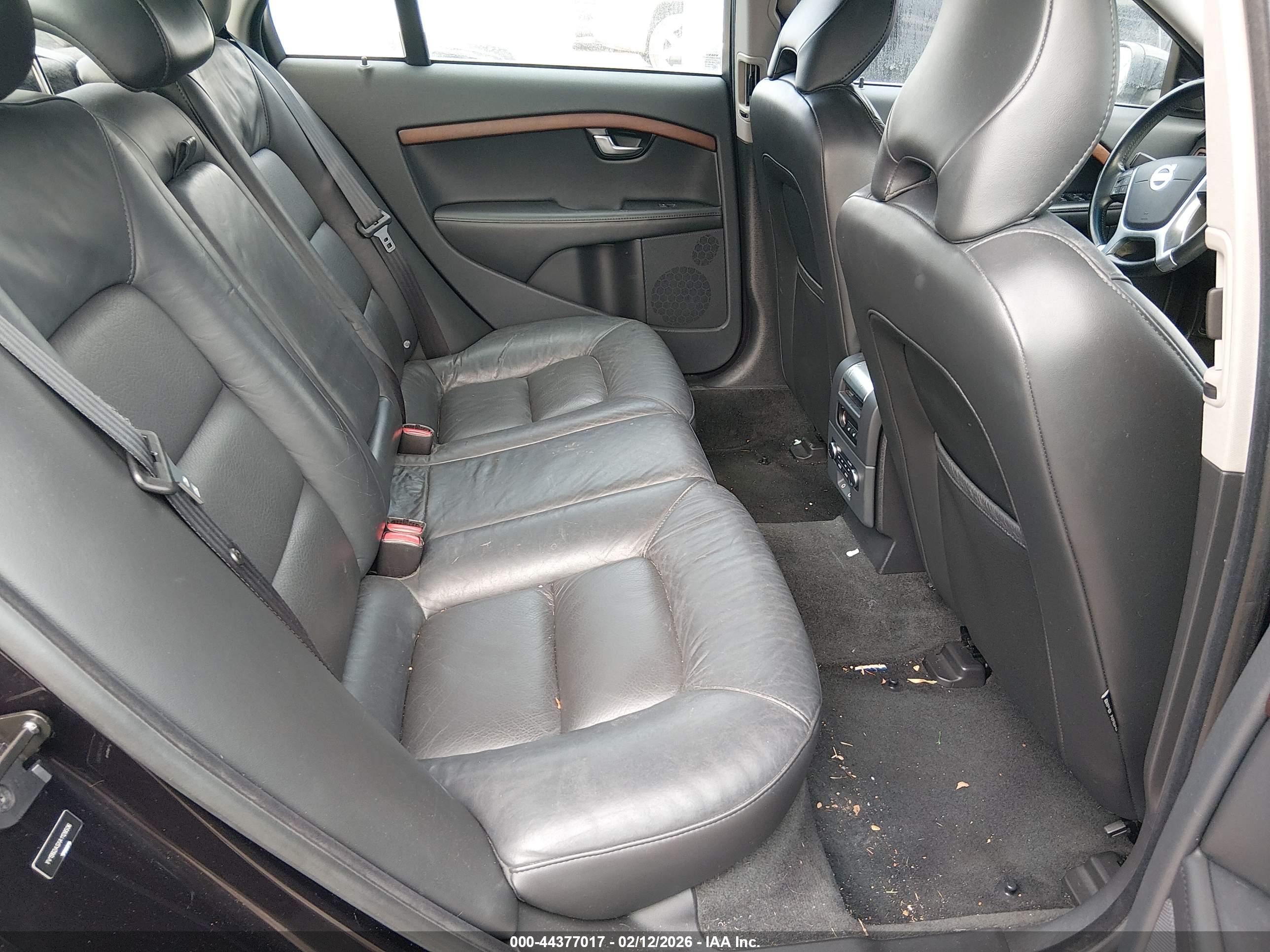 VOLVO S80 image 8