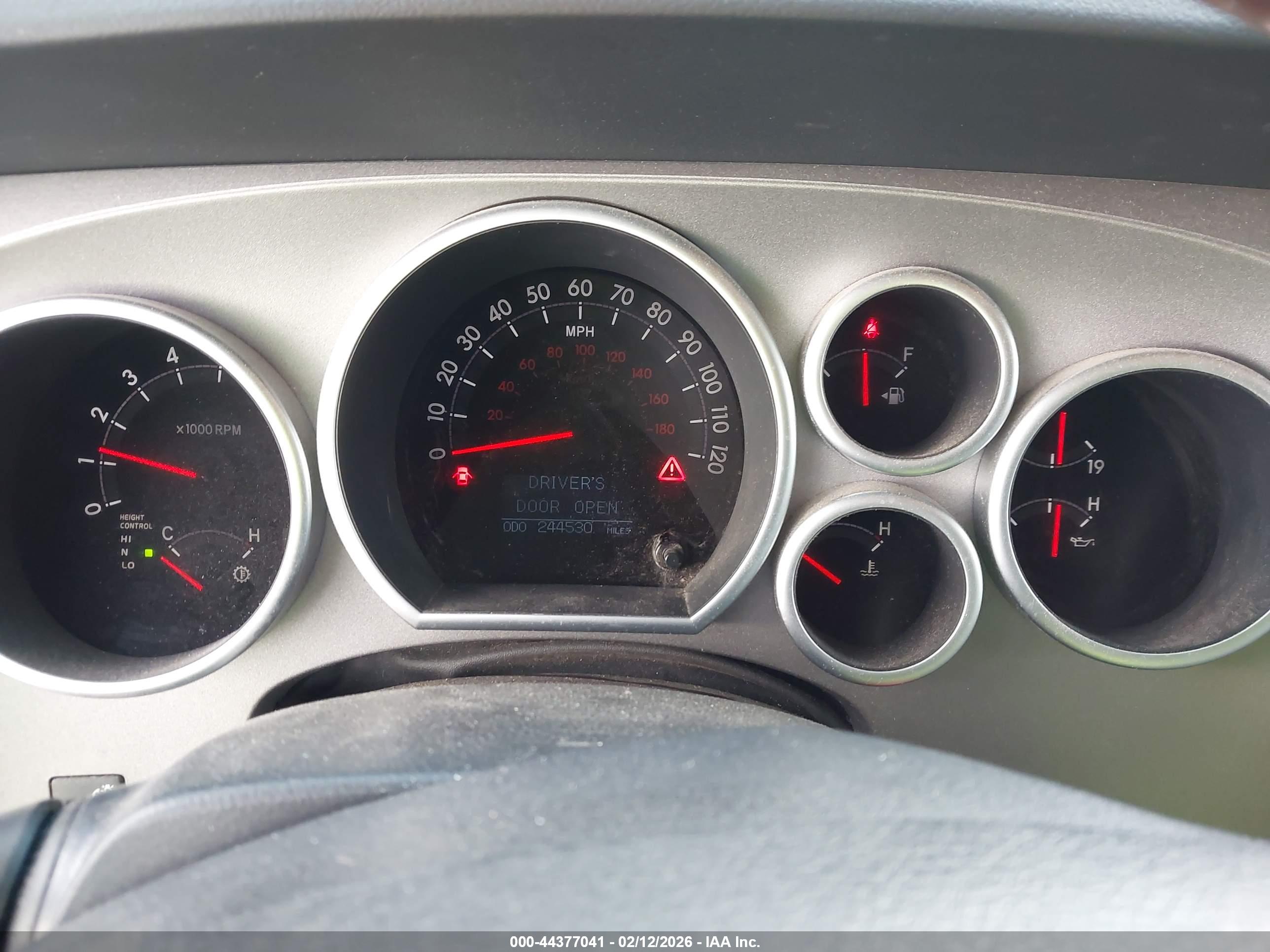 TOYOTA SEQUOIA image 7