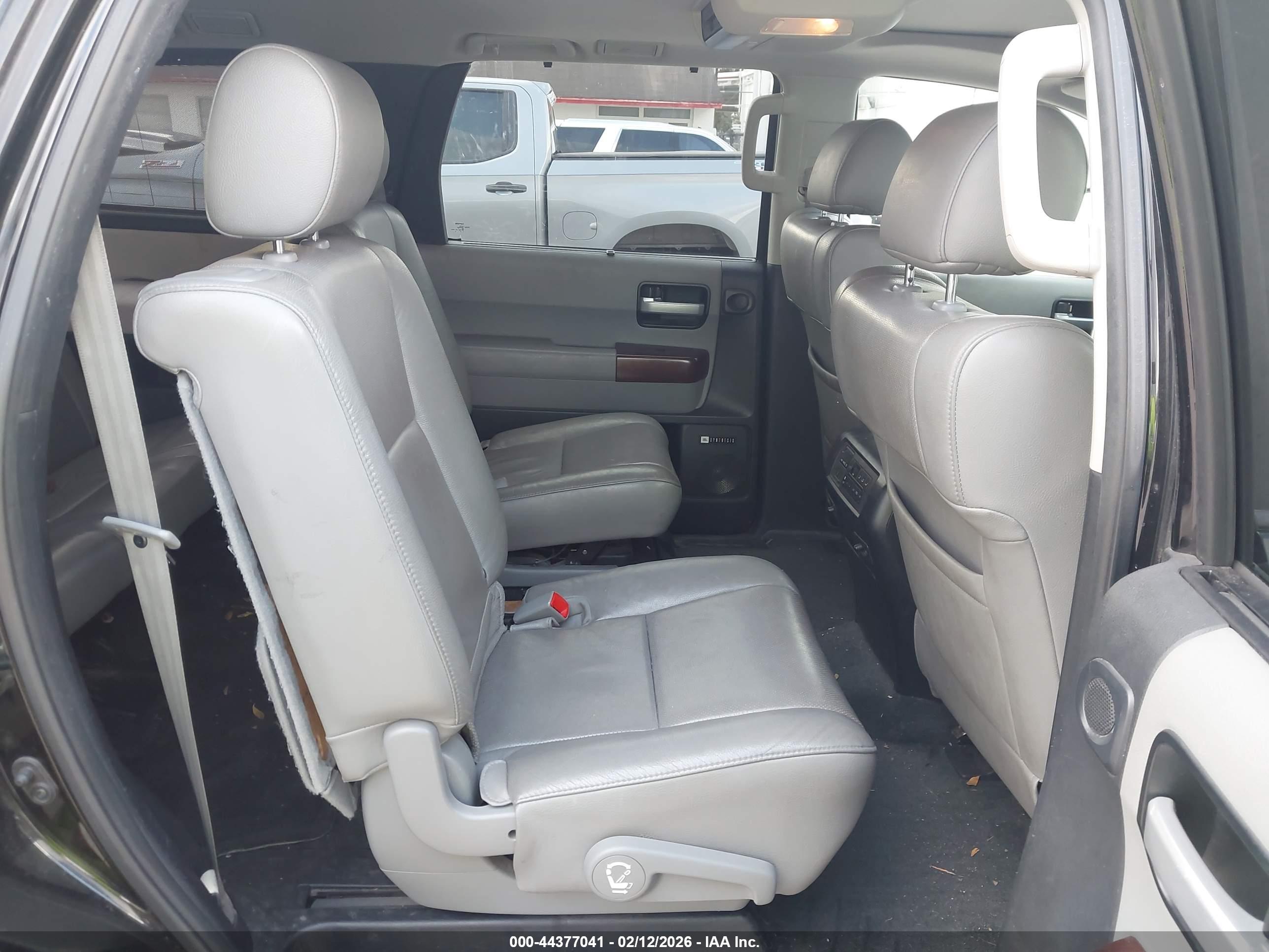 TOYOTA SEQUOIA image 8