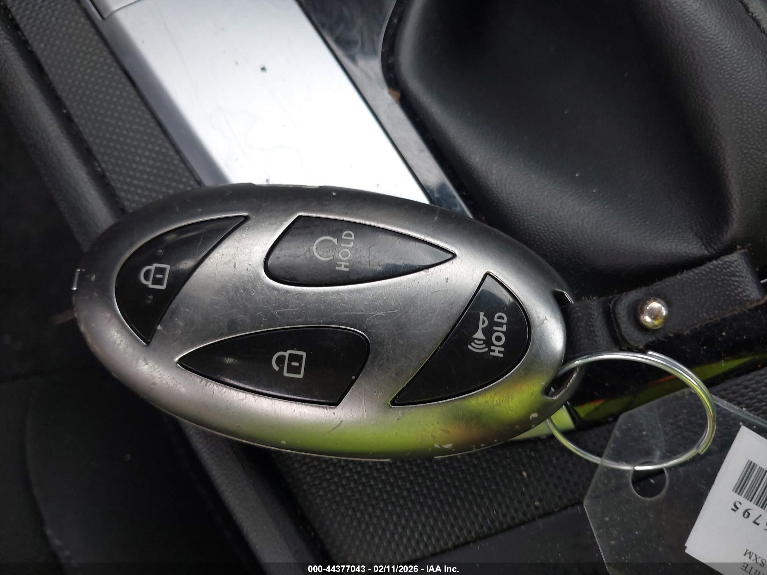 HYUNDAI ELANTRA image 11