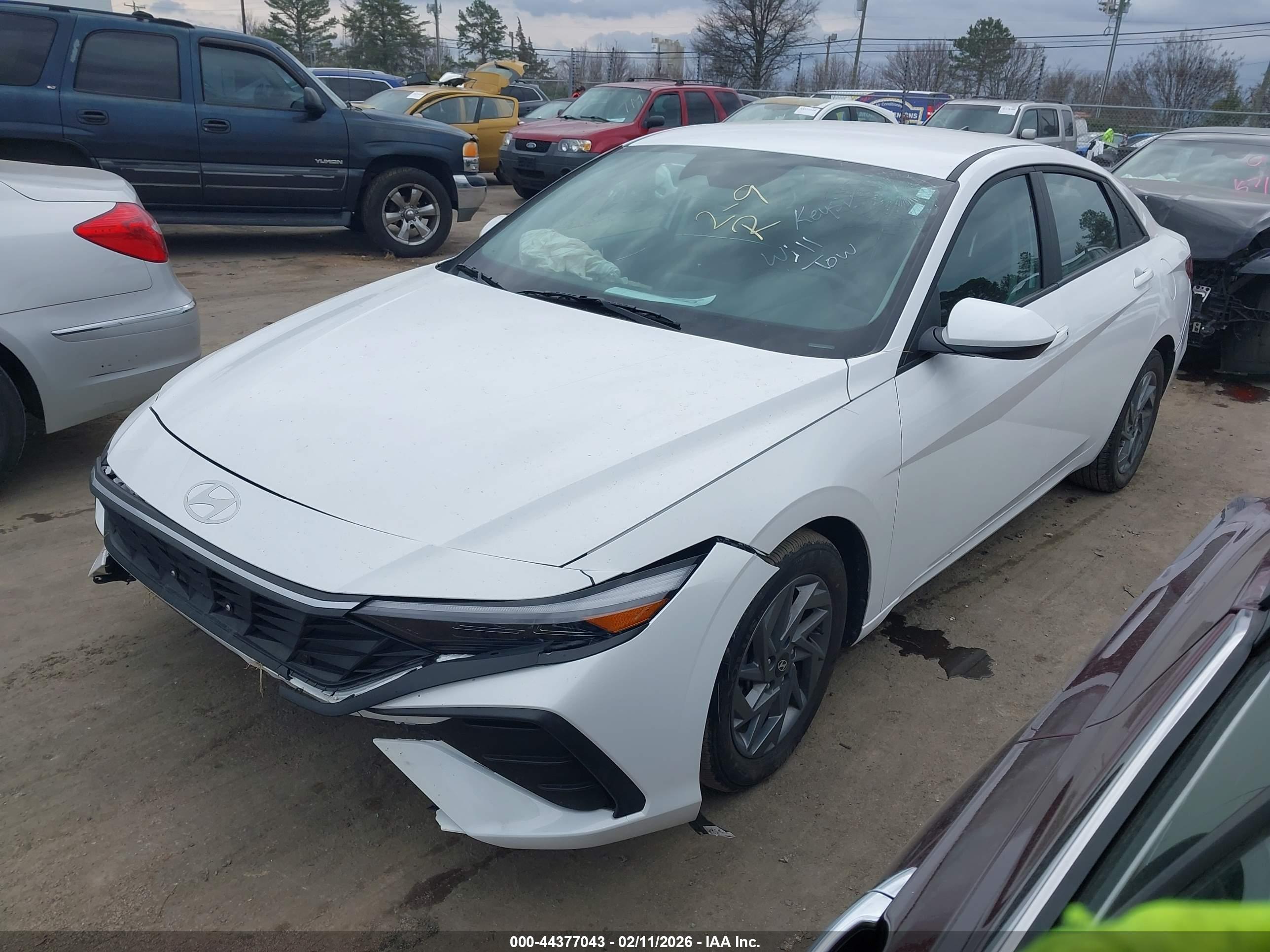 HYUNDAI ELANTRA image 2