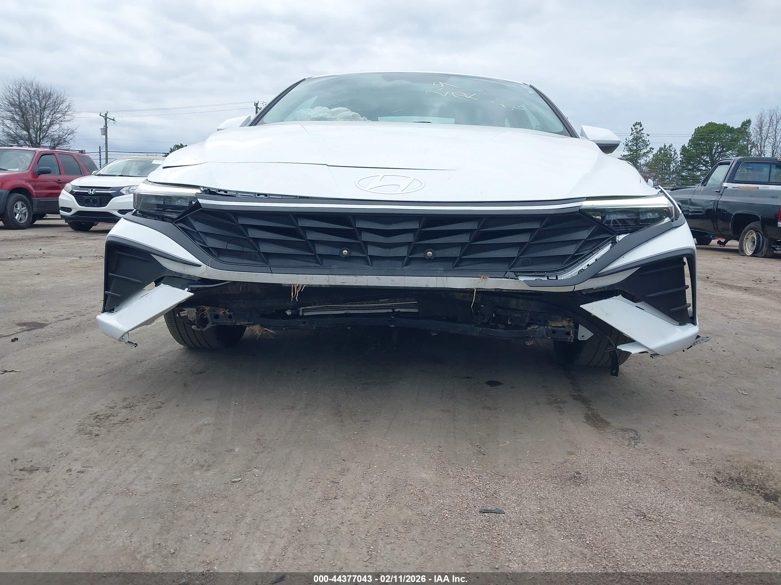 HYUNDAI ELANTRA image 6