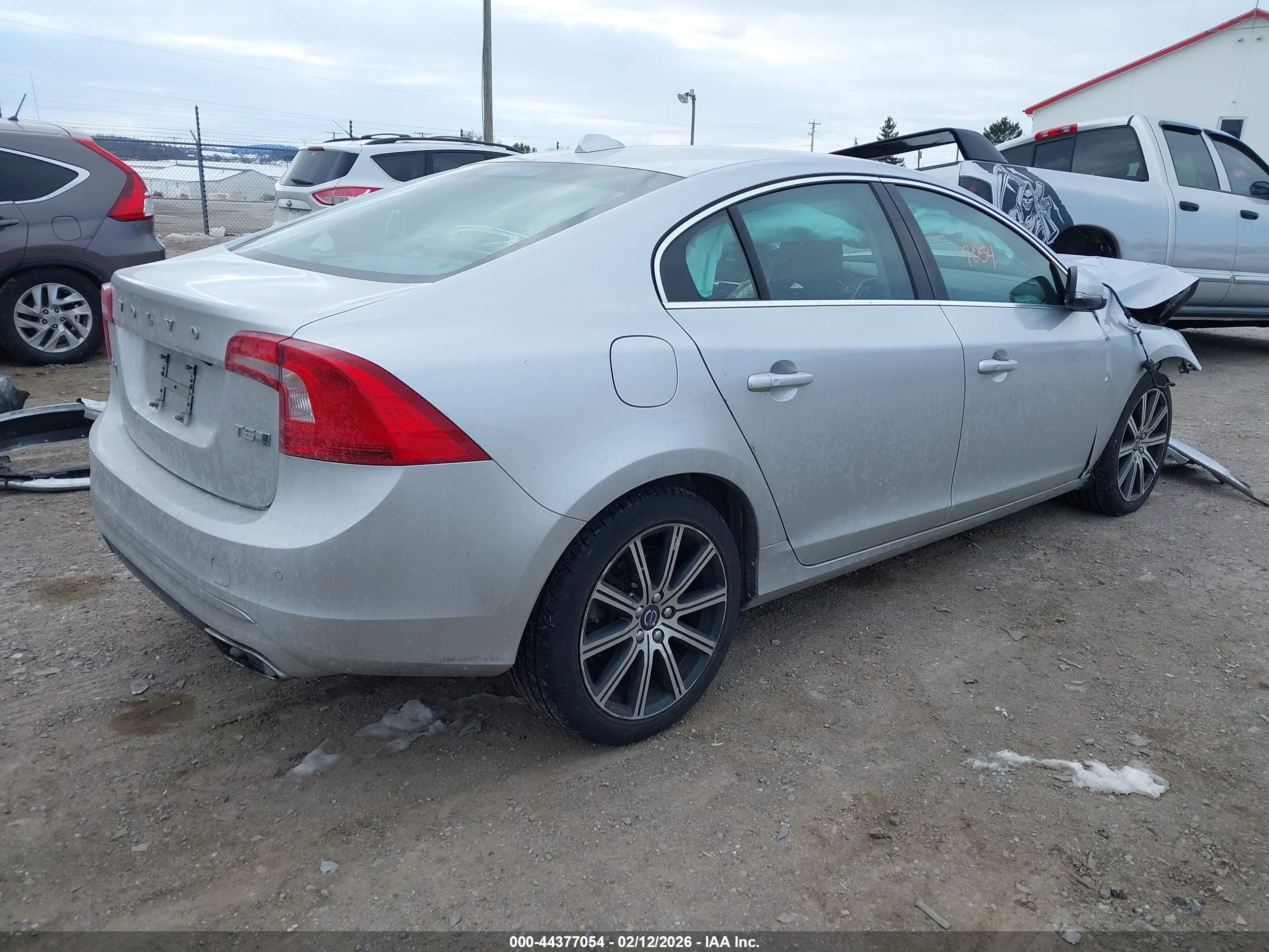 VOLVO S60 image 4