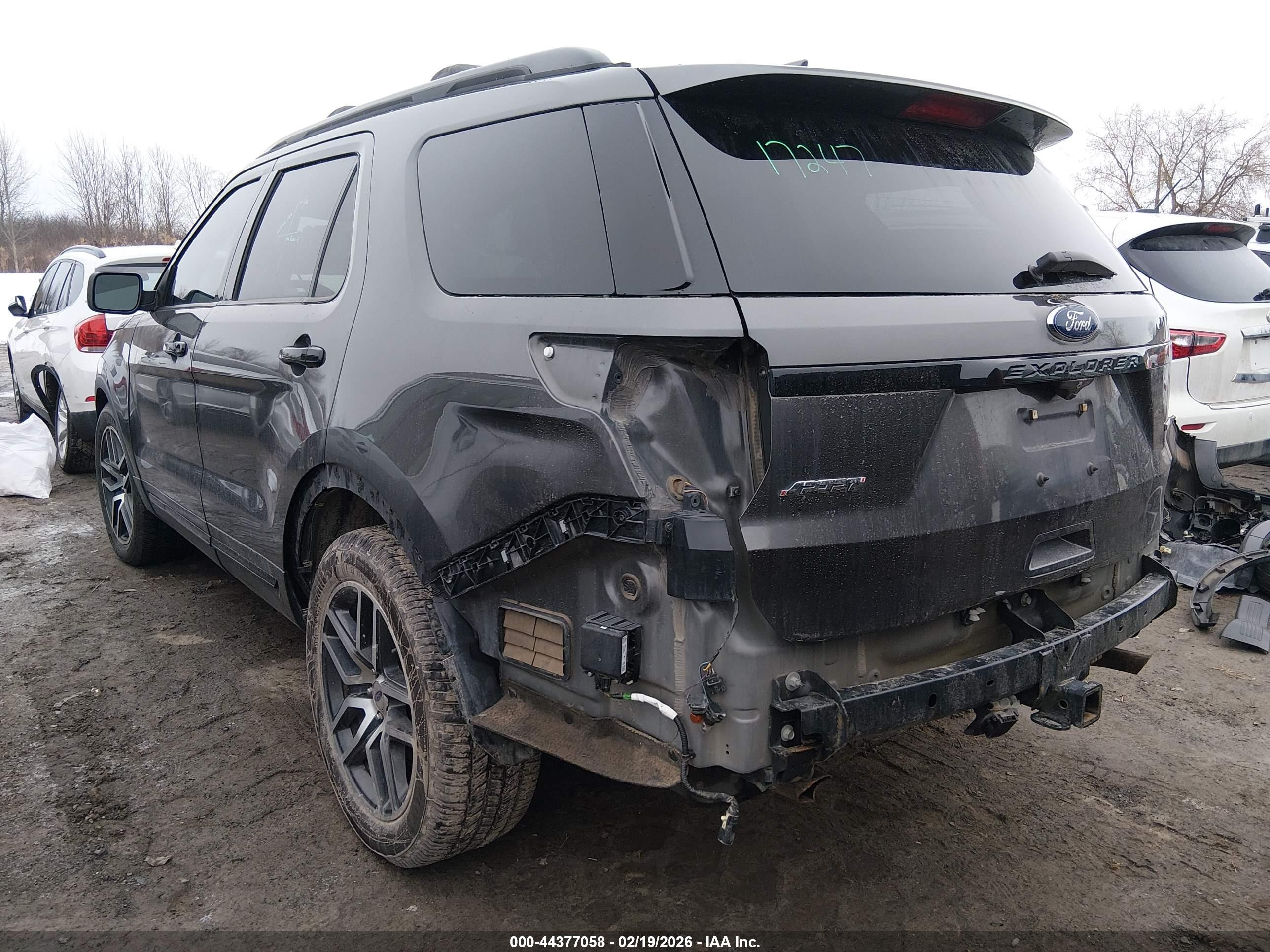 FORD EXPLORER image 3