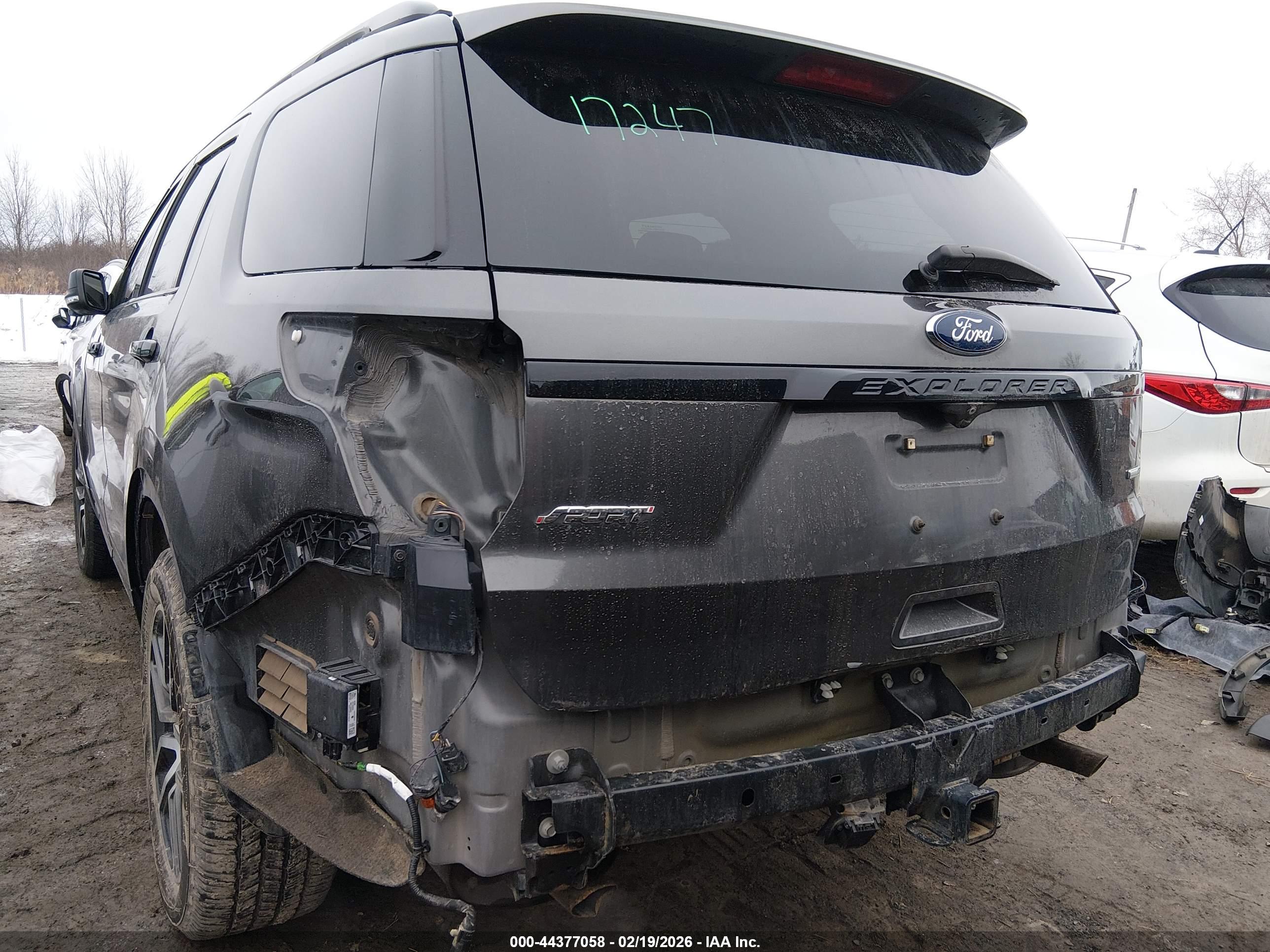 FORD EXPLORER image 6