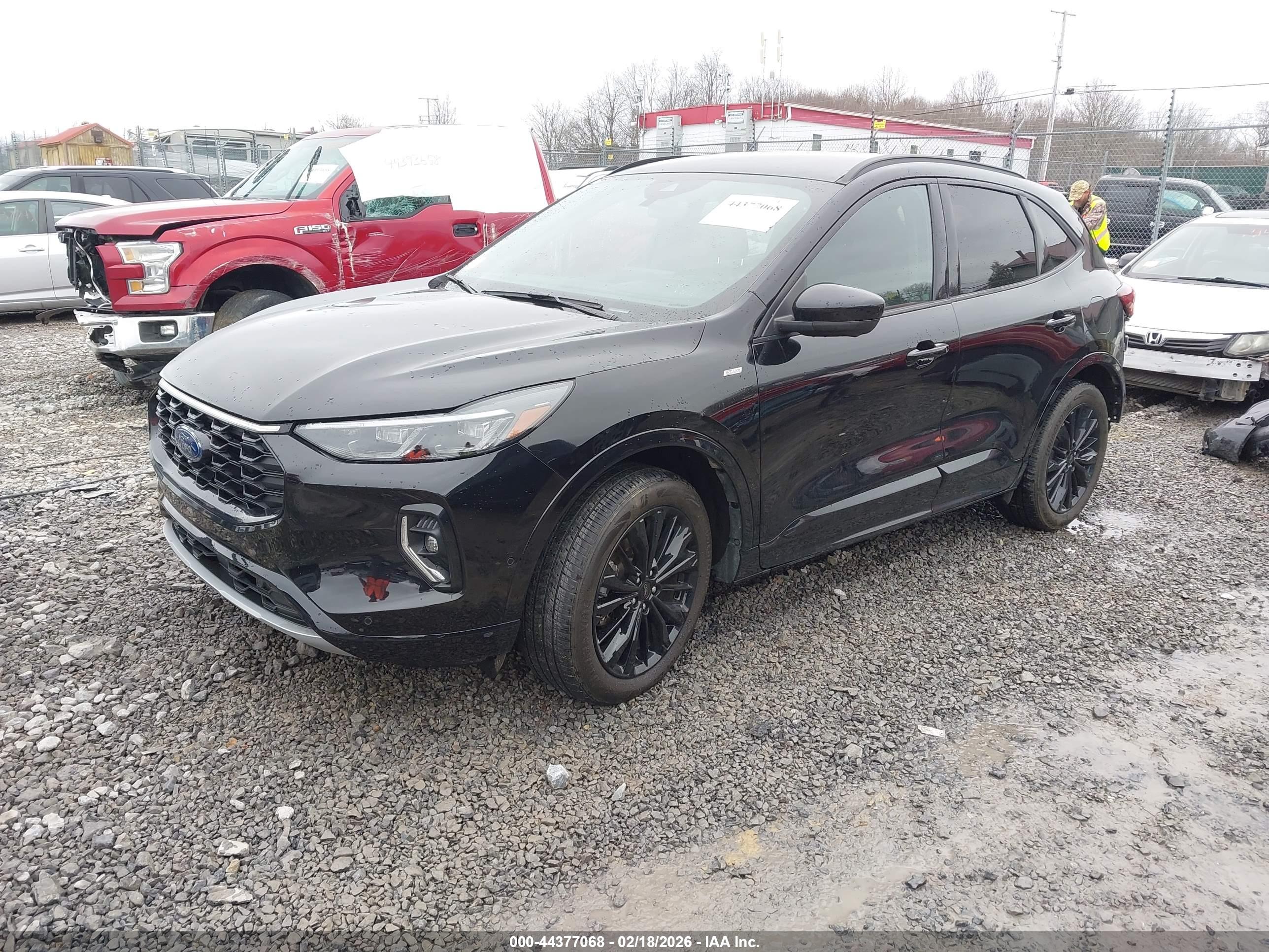 FORD ESCAPE image 2