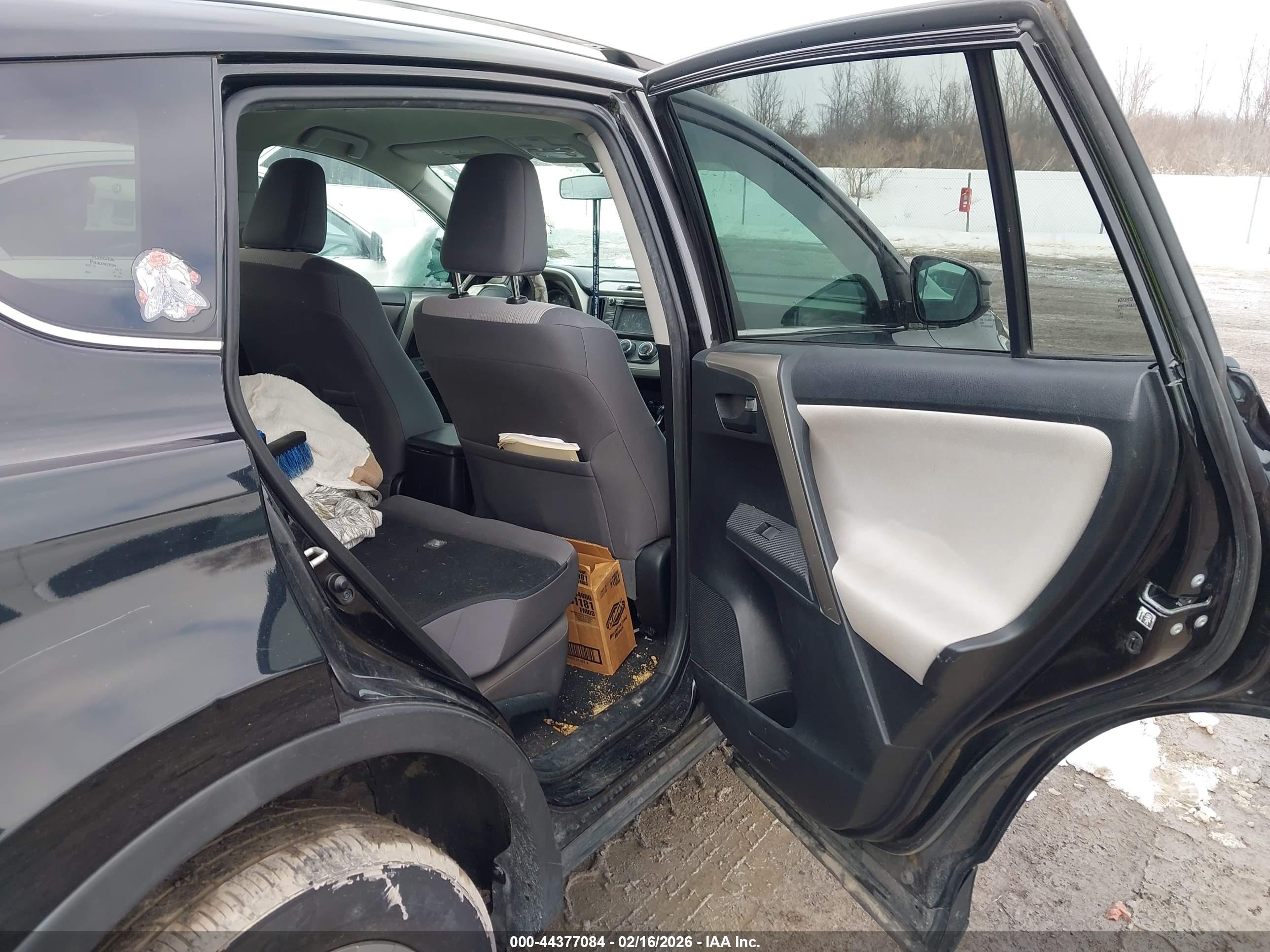TOYOTA RAV4 image 8